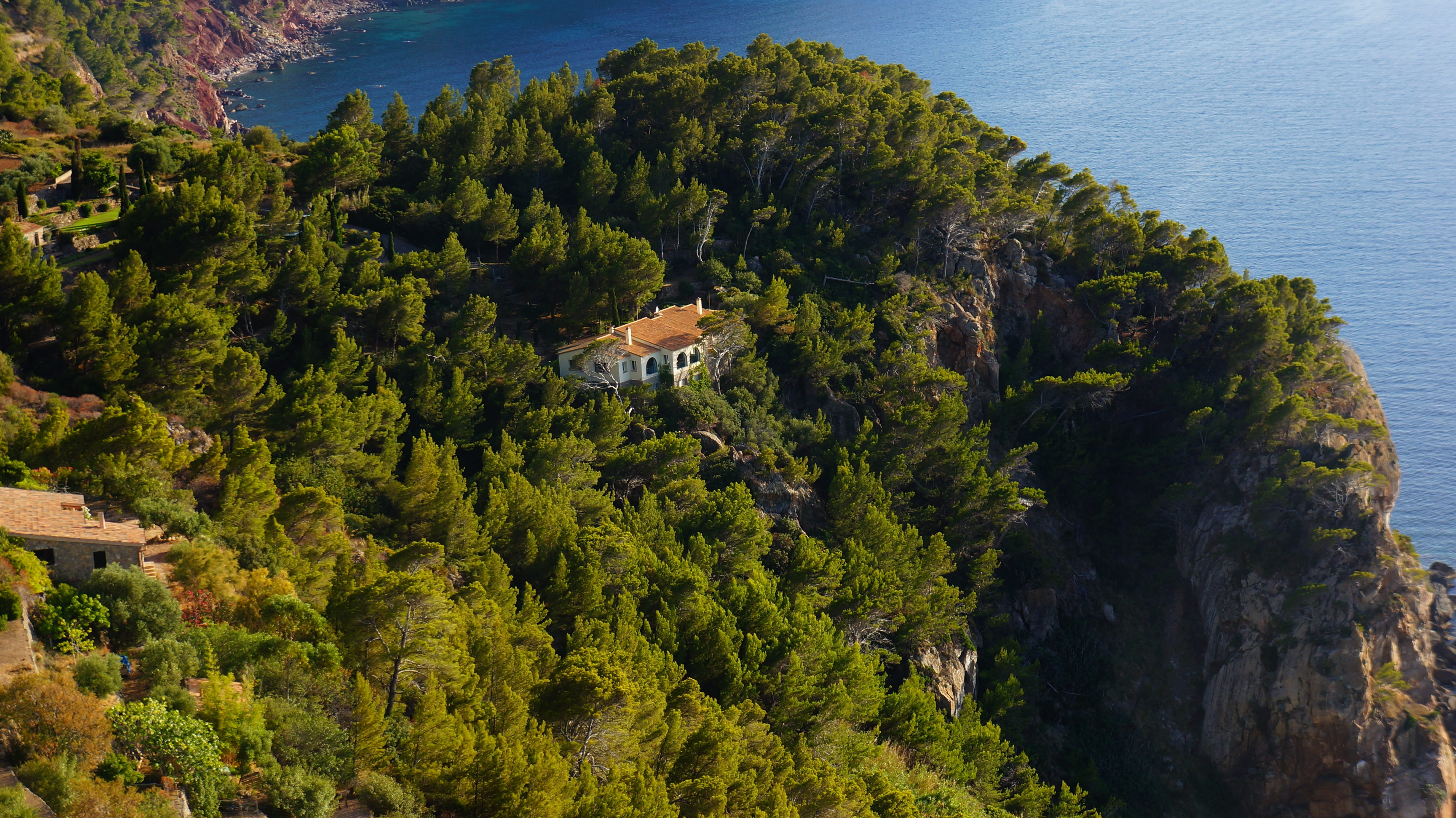 outdoors, holiday, a lonely hut, sea, environment, rocks, tour, nature, beauty in nature, view, cliff, cottage, water, tourism, tree, land, 4K, pine tree, HD Wallpaper