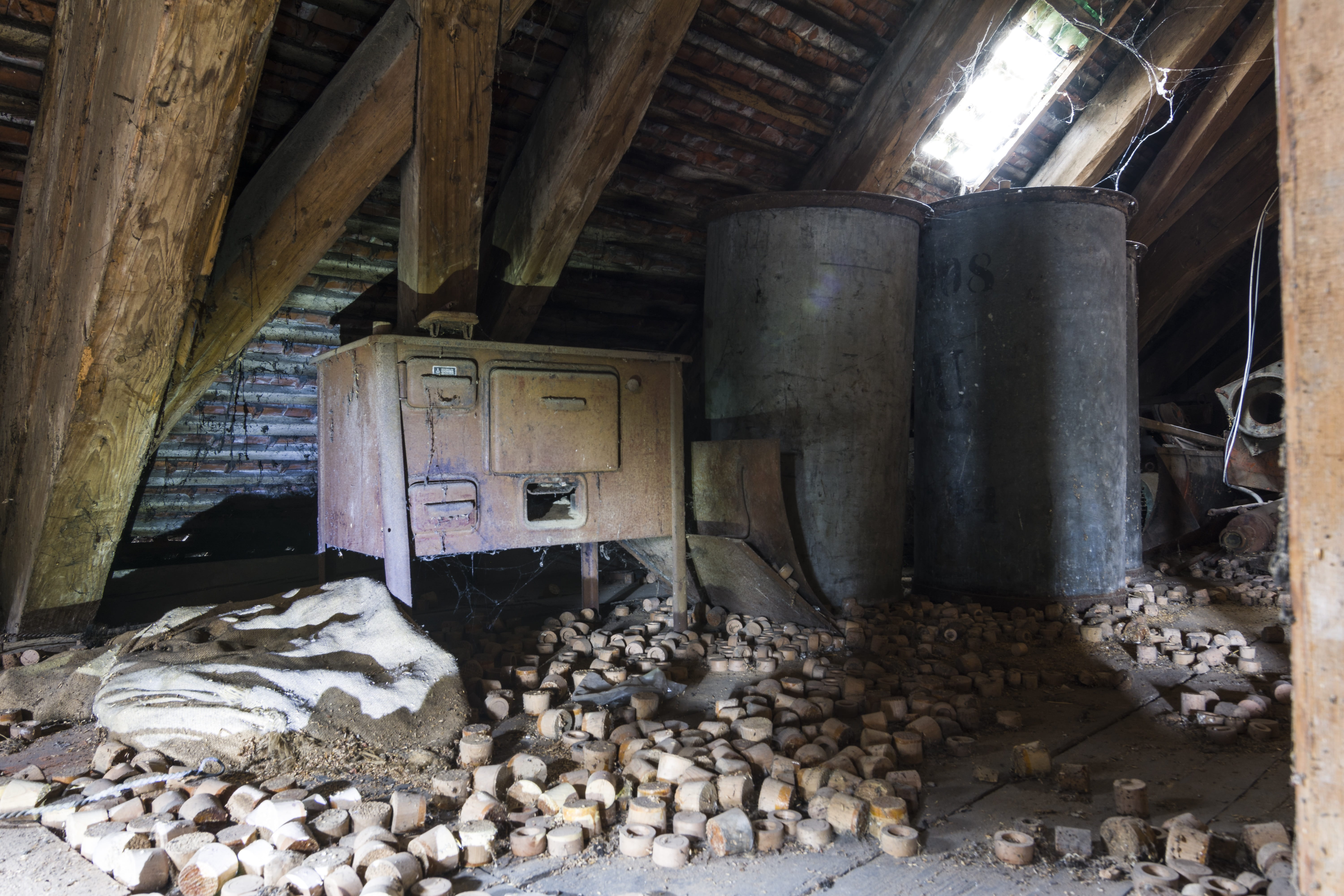 formerly, old building, abandoned place, no people, transience, forget, transient, domestic room, heat, house, lonely house, ruin, old houses, run down, HD Wallpaper