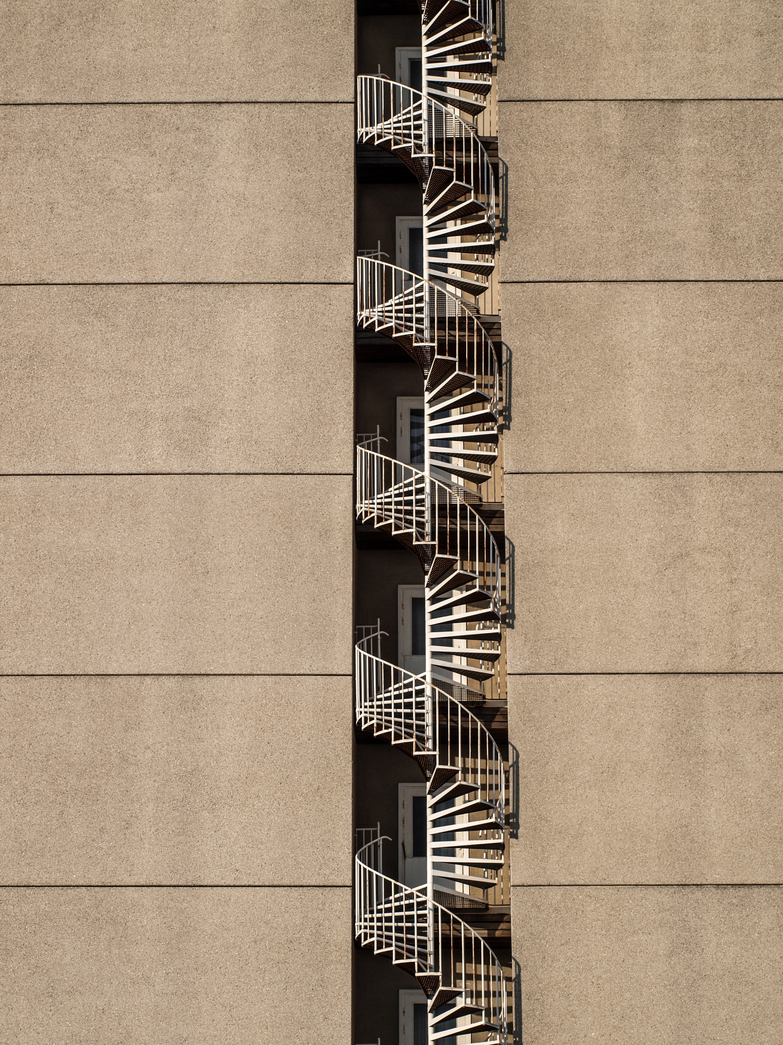 emergency staircase, spiral staircase, protection, day, 2K, trist, structure, accidents and disasters, copy space, no people, emergency exit, building exterior, Phone HD Wallpaper