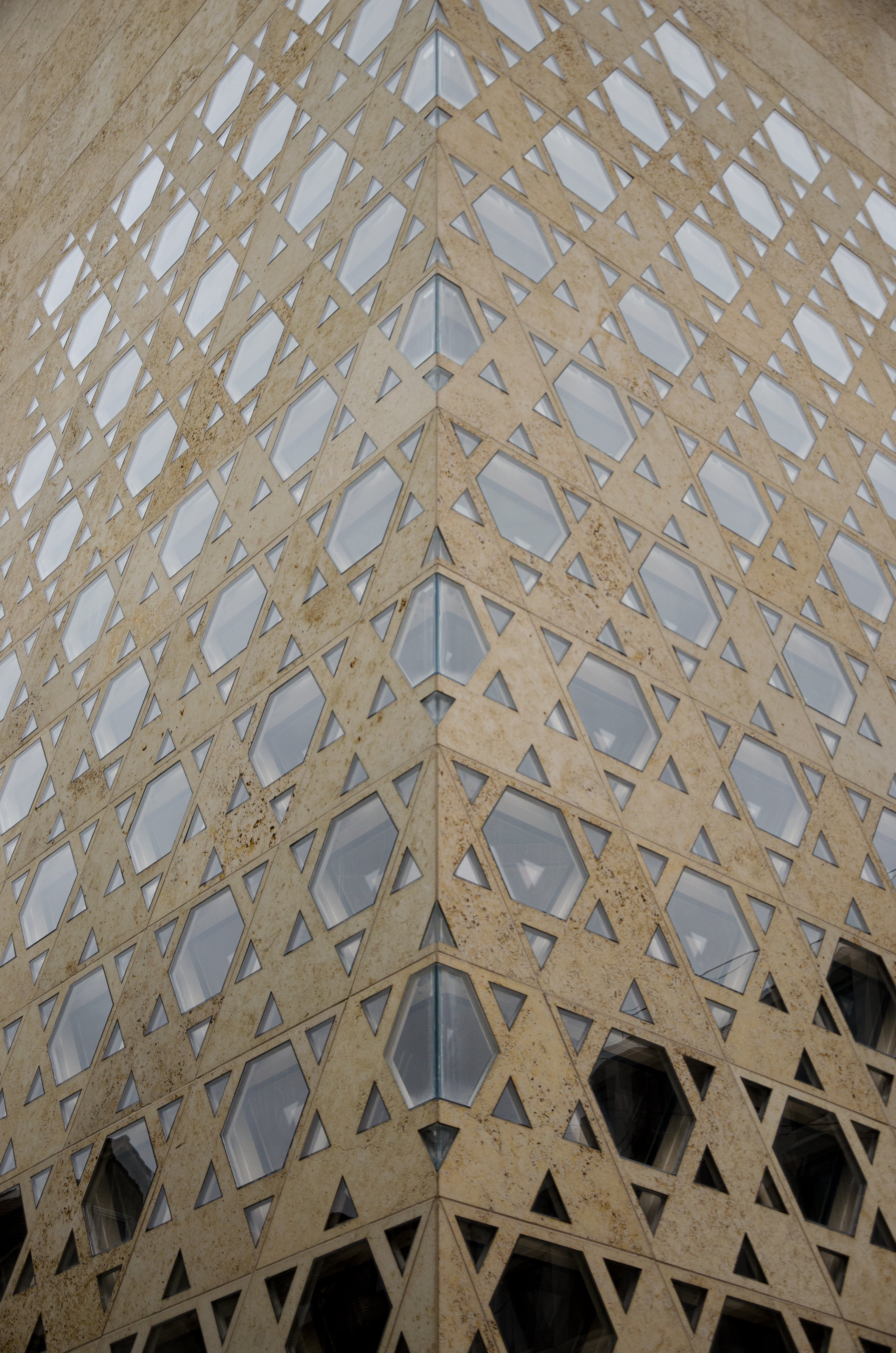 ceiling, building, directly below, architecture, synagogue, geometric shape, faith, metal, architecture and art, 4K, built Structure, pattern, modern, Phone HD Wallpaper