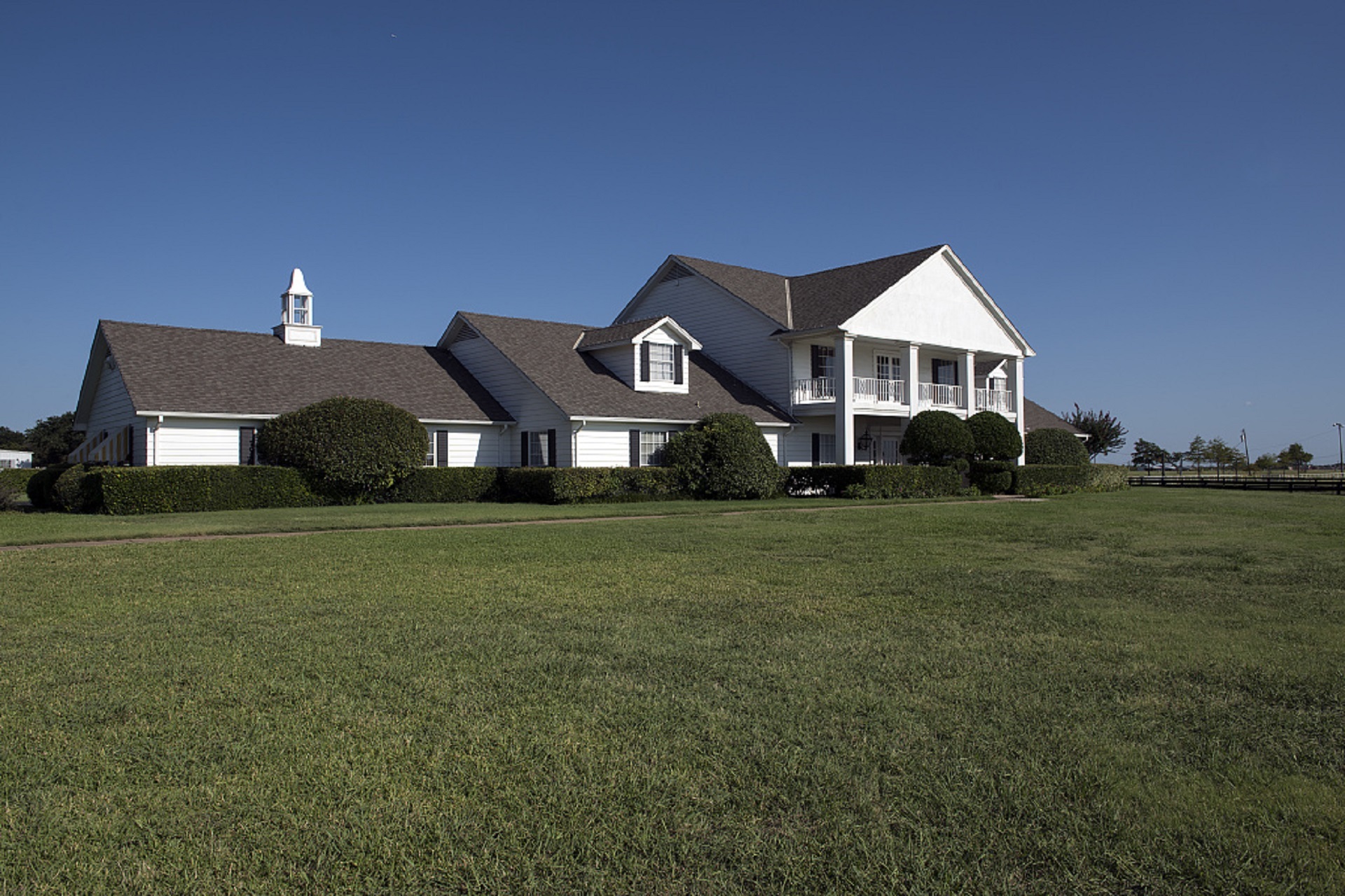 dallas, architecture, home, field, detached house, clear sky, luxury, storey, sue, near, series, house, black, plant, ellie, 1080P, jr, white, texas, built structure, HD Wallpaper