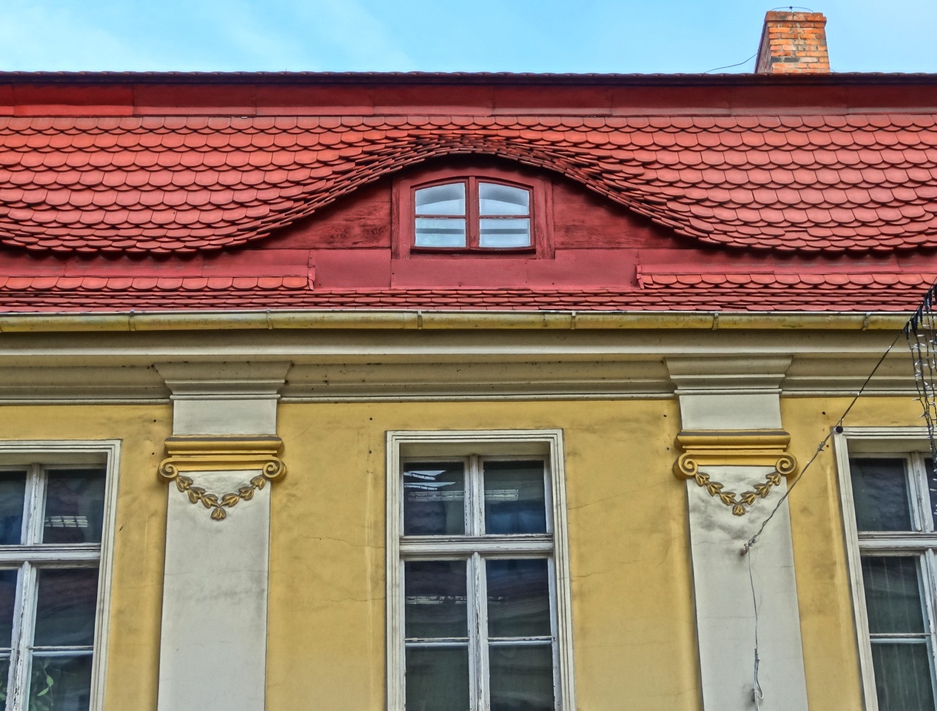720P, pattern, windows, low angle view, roof, brown, window, side by side, built structure, building exterior, outdoors, no people, architecture, building, HD Wallpaper
