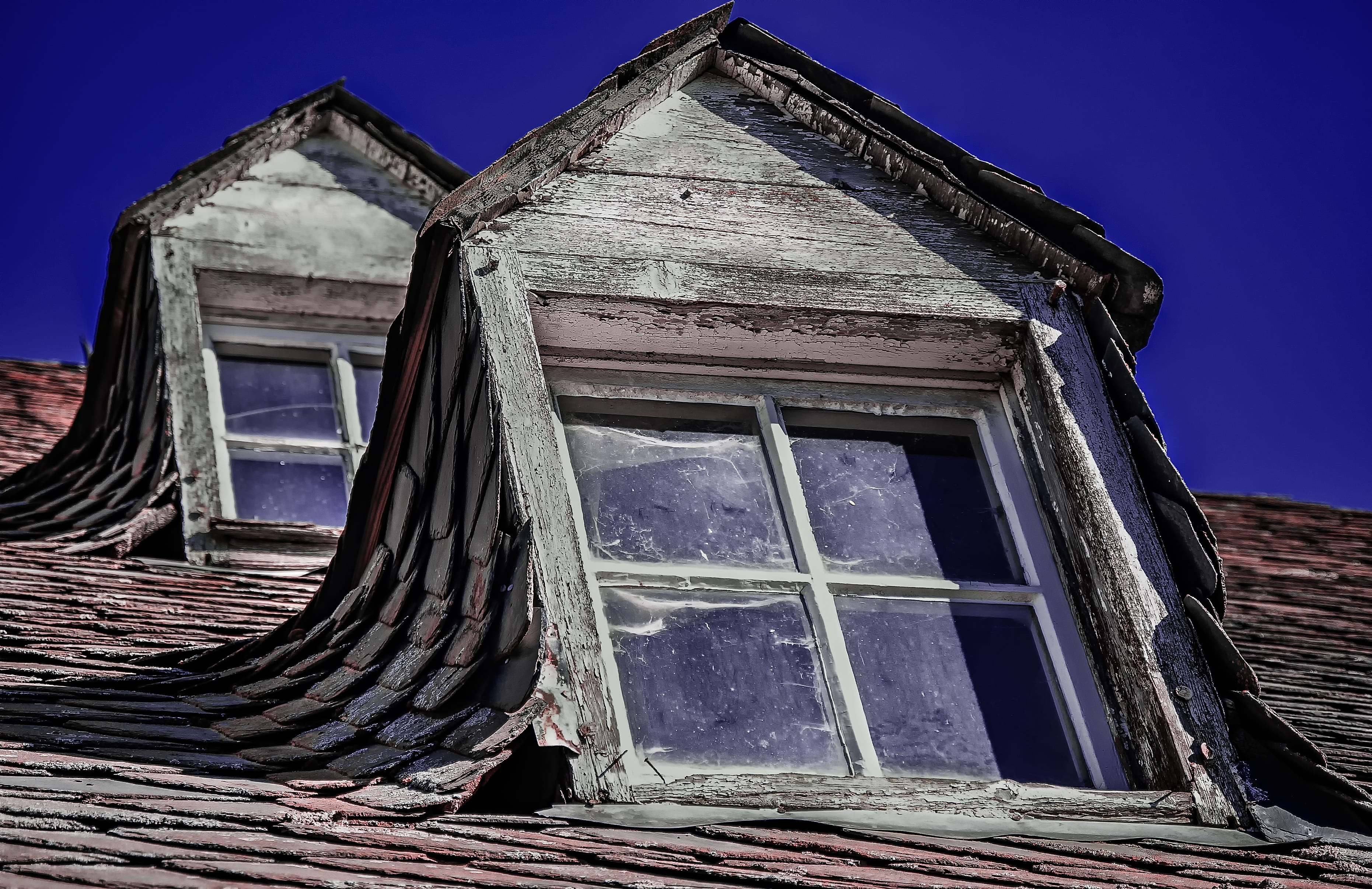 no people, day, ruined, dormer, glass, house roof, 2K, low, window, nature, wood - material, attic, outdoors, architecture, uninhabited, history, abandoned, HD Wallpaper
