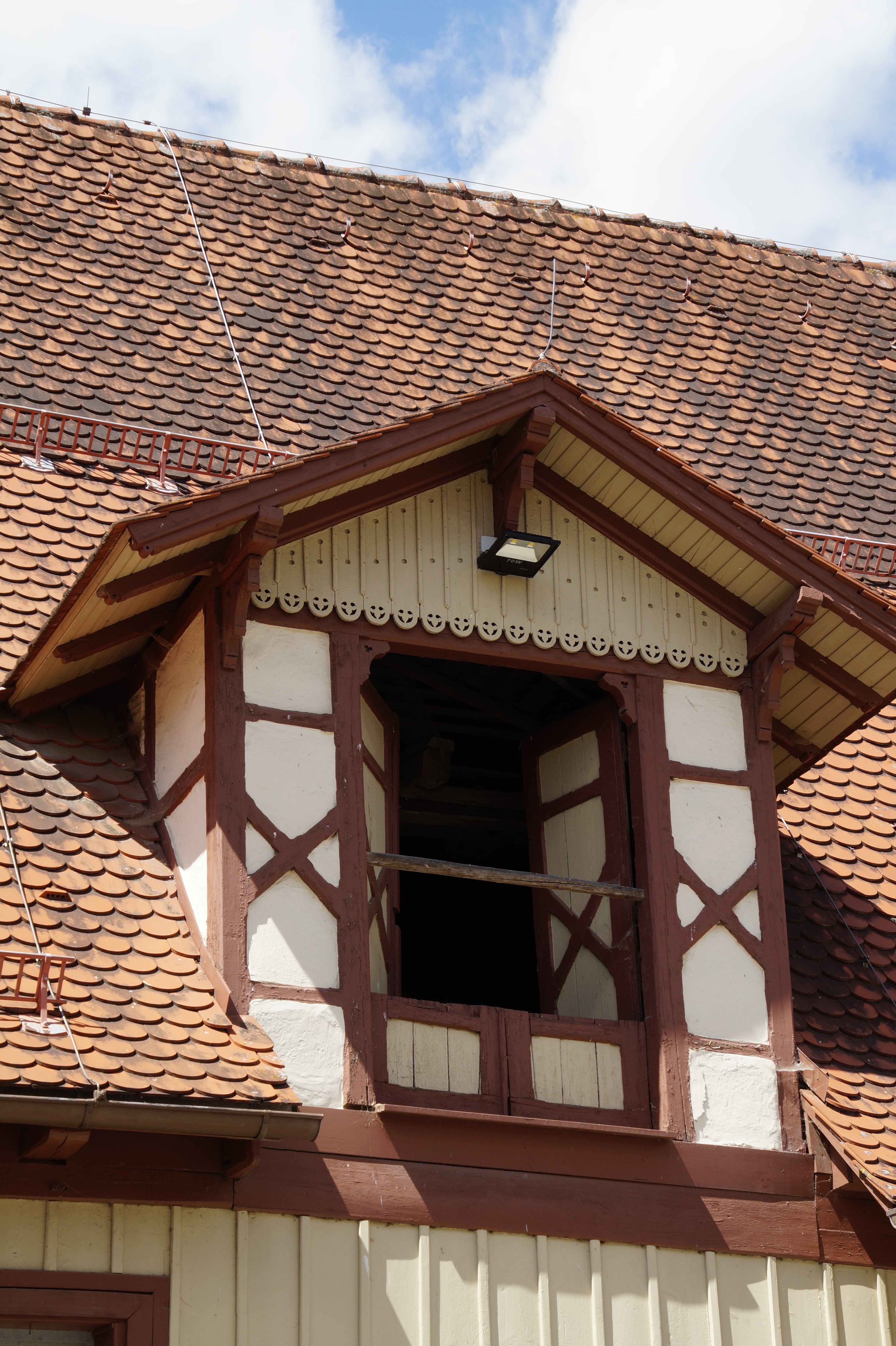 old, dormer, built structure, house, sky, nature, outdoors, detail, sunlight, window, no people, architecture, brown, truss, roof tile, pattern, day, building exterior, Phone HD Wallpaper