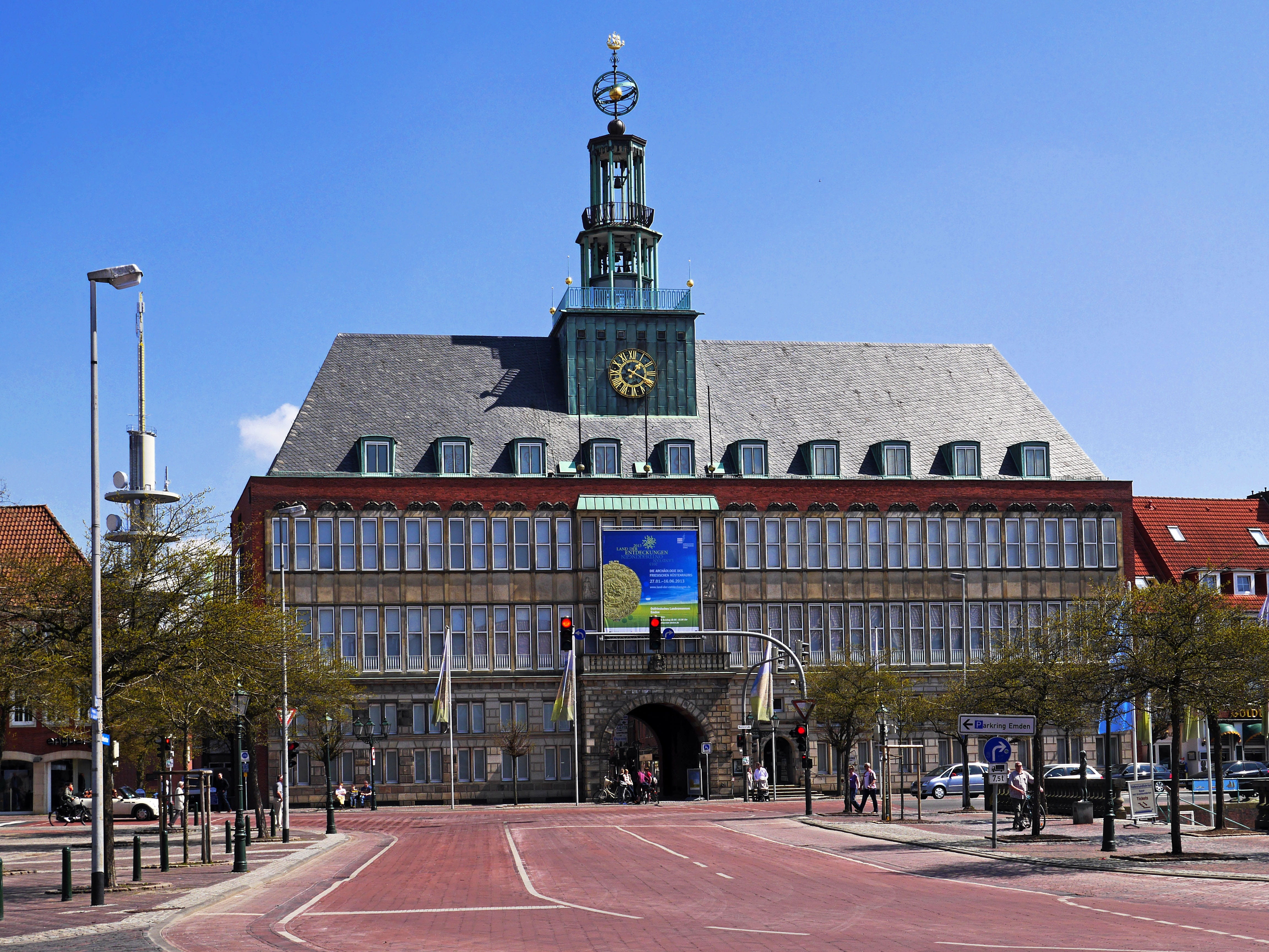 red clinker, lower saxony, clear sky, sky, tree, clock, emden, street, architecture, 4K, east frisia, road surface, sign, history, town hall, facade, city, HD Wallpaper