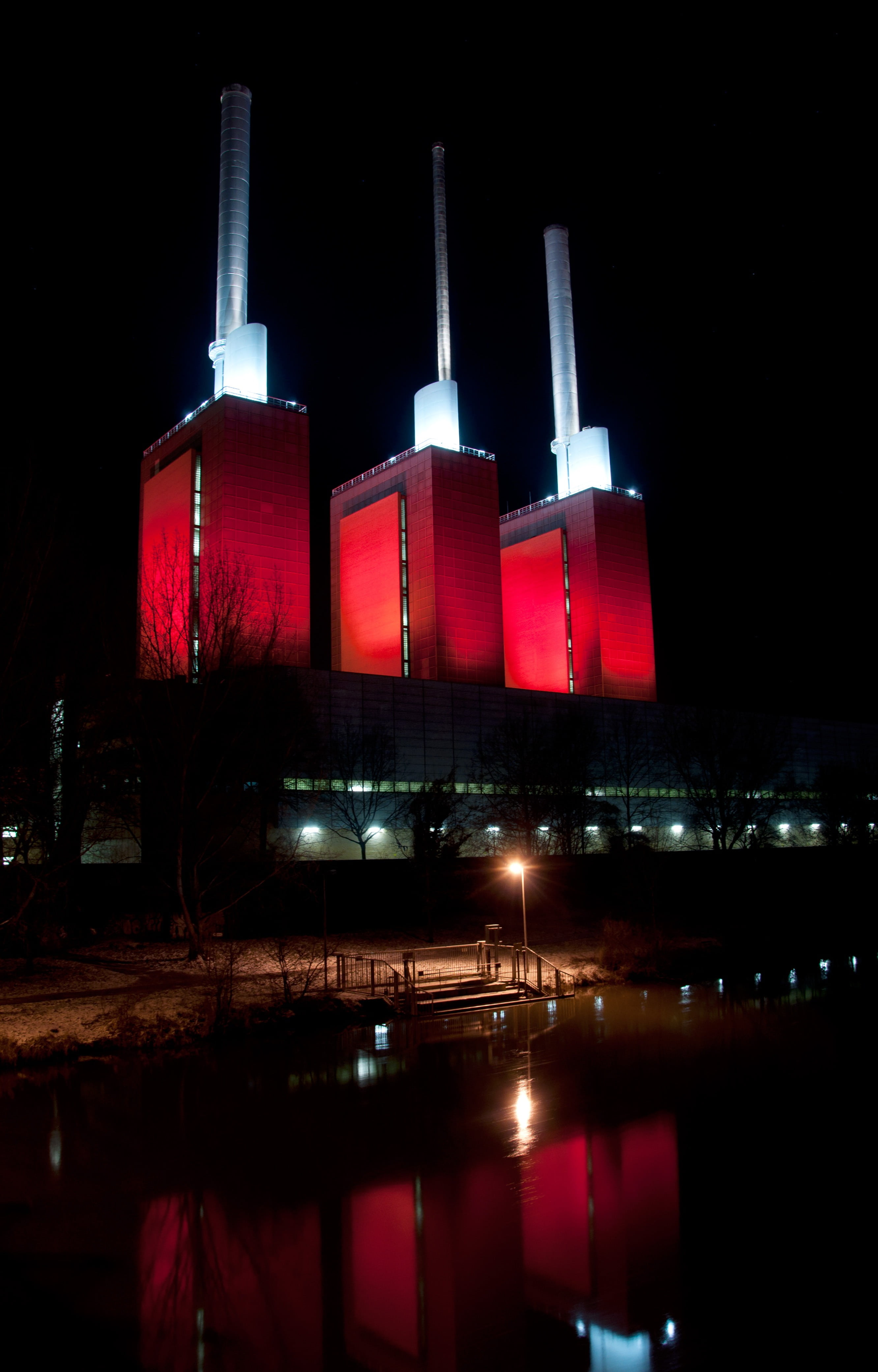night, waterfront, pollution, reflection, 4K, river, industry, lighting equipment, architecture, stadtwerke, illuminated, built structure, lower saxony, Phone HD Wallpaper