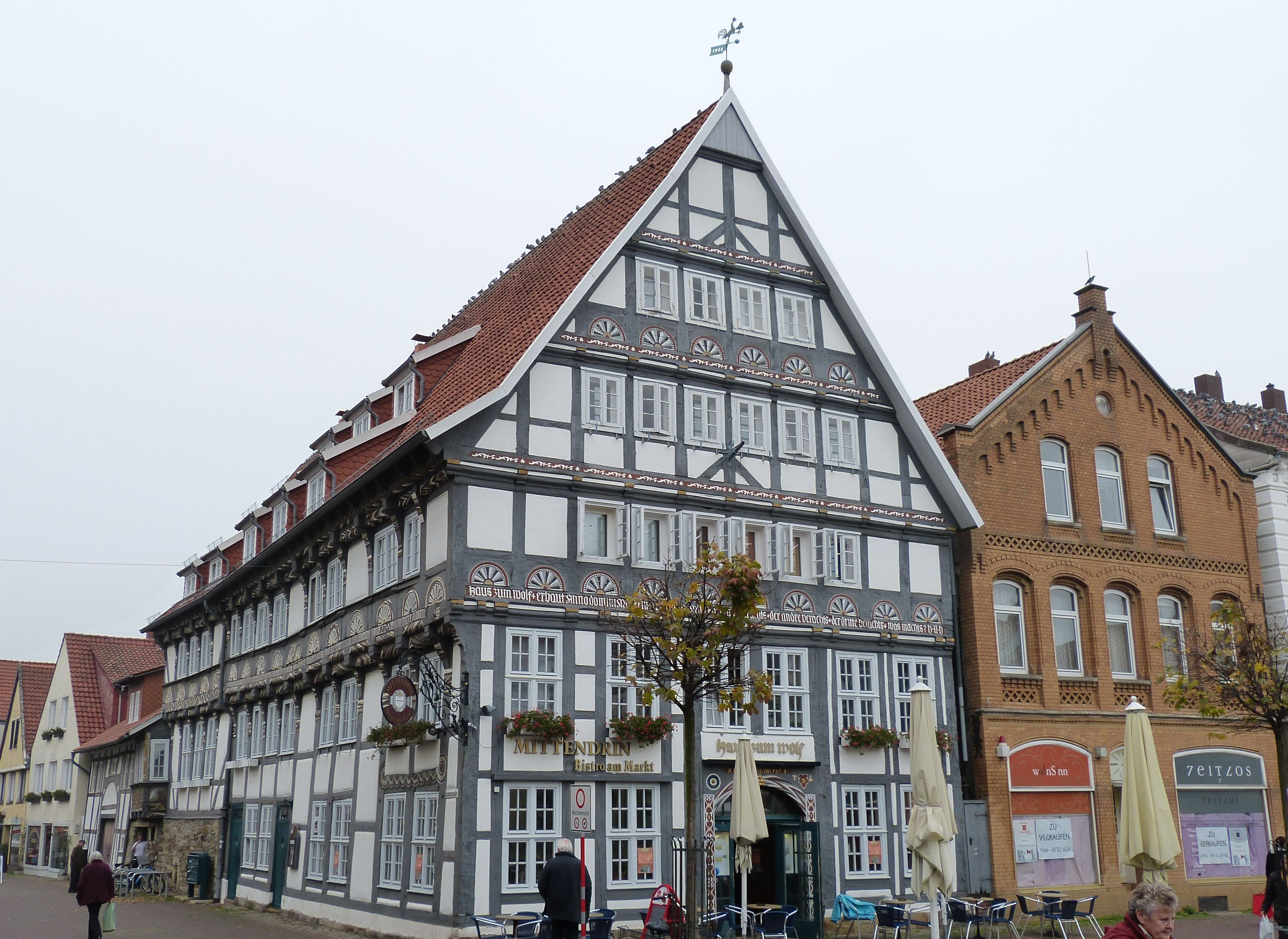 spire, clear sky, architecture, fachwerkhaus, low angle view, outdoors, window, incidental people, lower saxony, wood, old town, day, travel destinations, HD Wallpaper