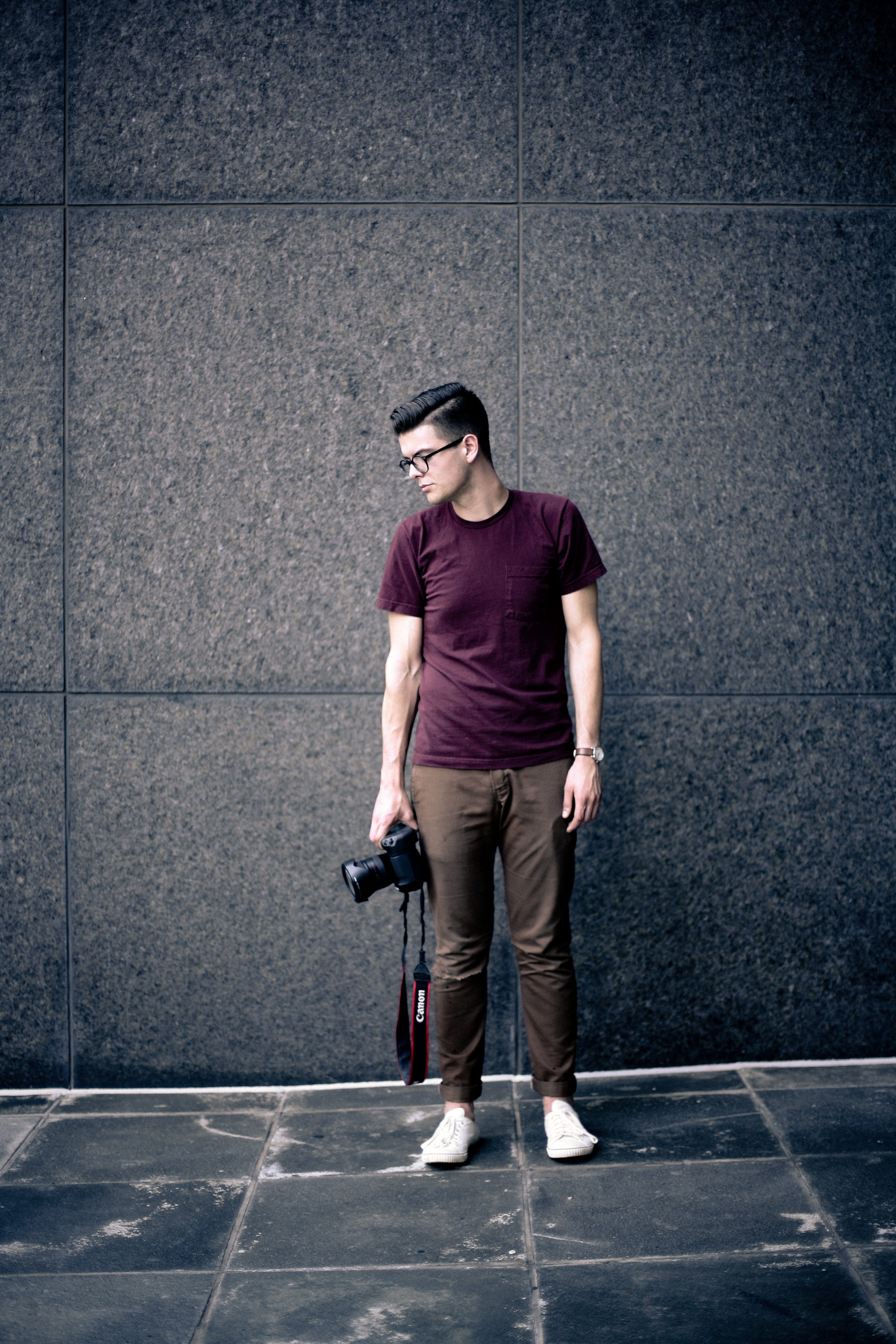 city, looking, front view, studio, lifestyles, neck, only men, t, mid adult, casual clothing, photographer, one man only, shadow, crew, maroon, architecture, Phone HD Wallpaper