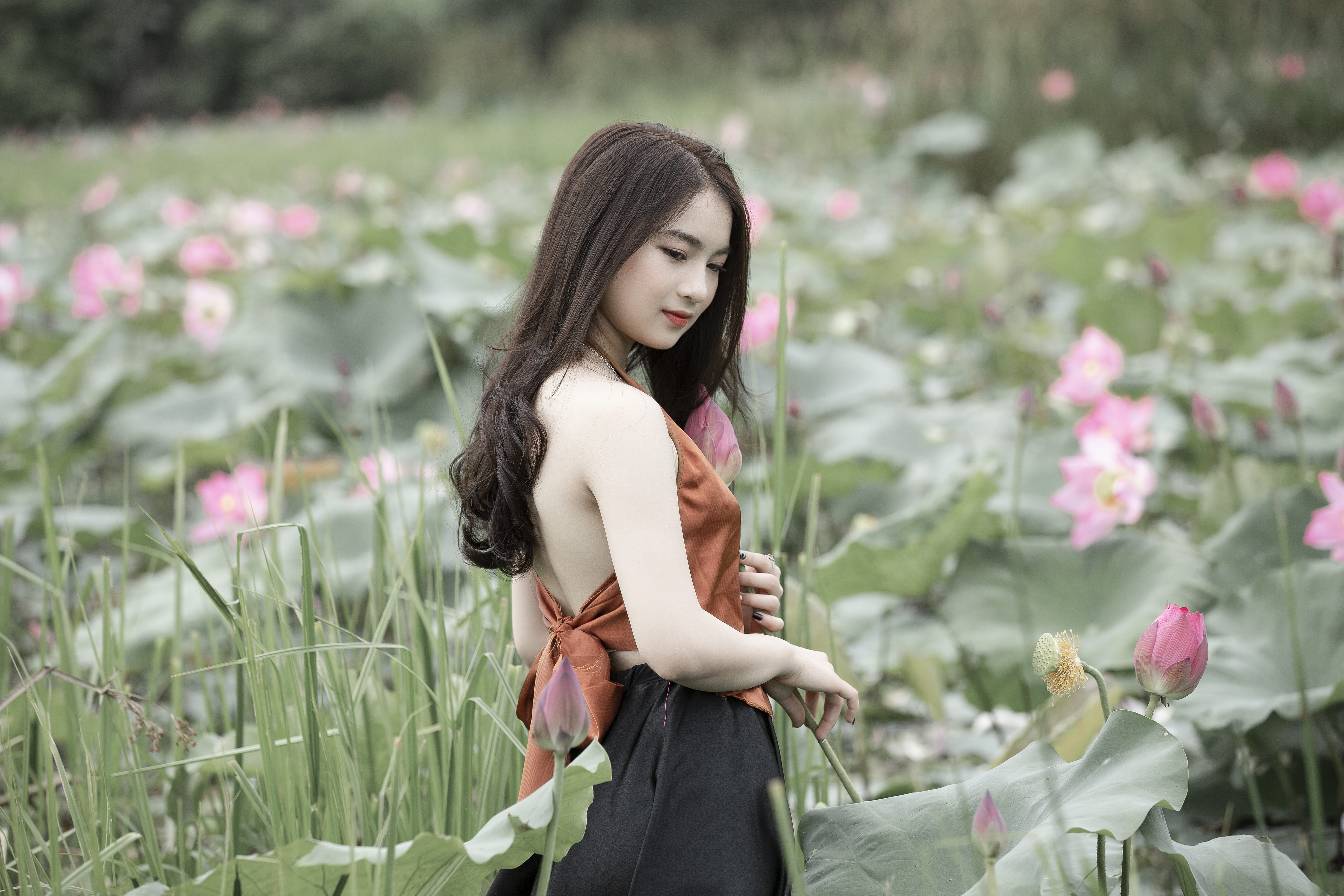 leisure, one person, flora, hairstyle, outdoors, field, 5K, beautiful, black, three quarter length, wear, flowering plant, long hair, beauty, standing, HD Wallpaper