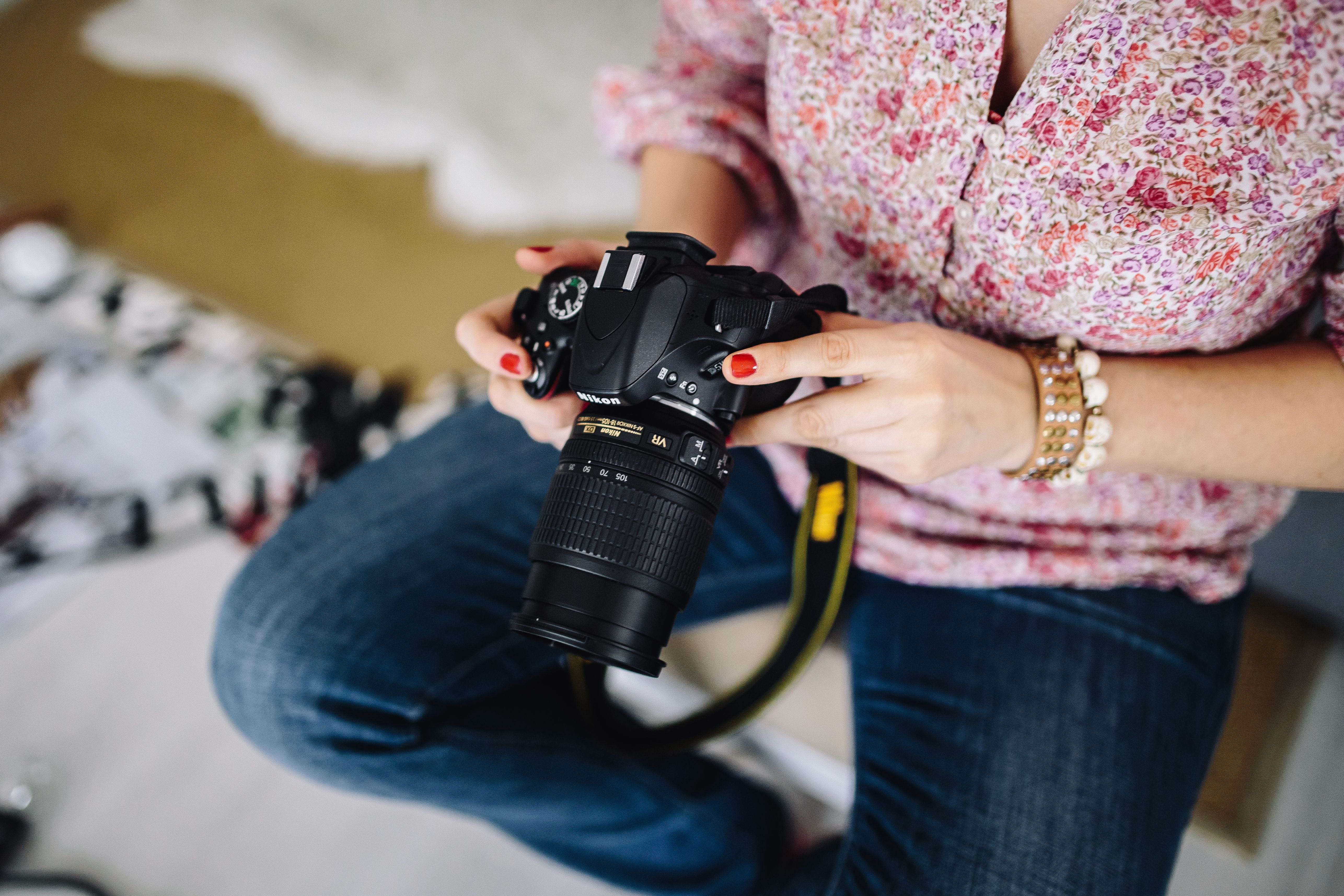 jeans, skill, technology, adults only, women, casual clothing, caucasian Ethnicity, human body part, camera, sLR Camera, photos, midsection, photographing, HD Wallpaper