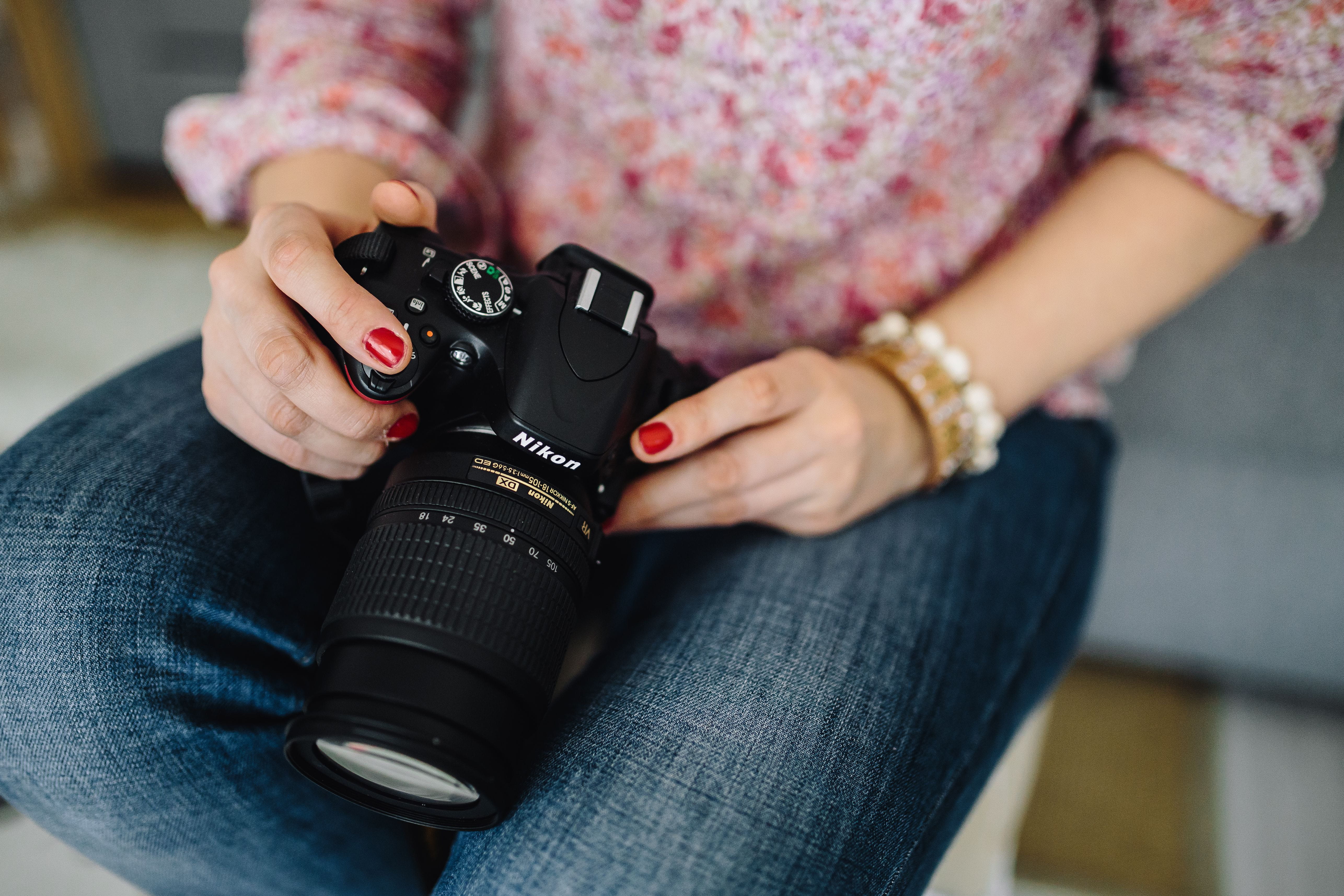 casual clothing, camera, hand, adults only, midsection, jeans, photography, caucasian Ethnicity, front view, photographing, digital camera, camera - Photographic Equipment, HD Wallpaper