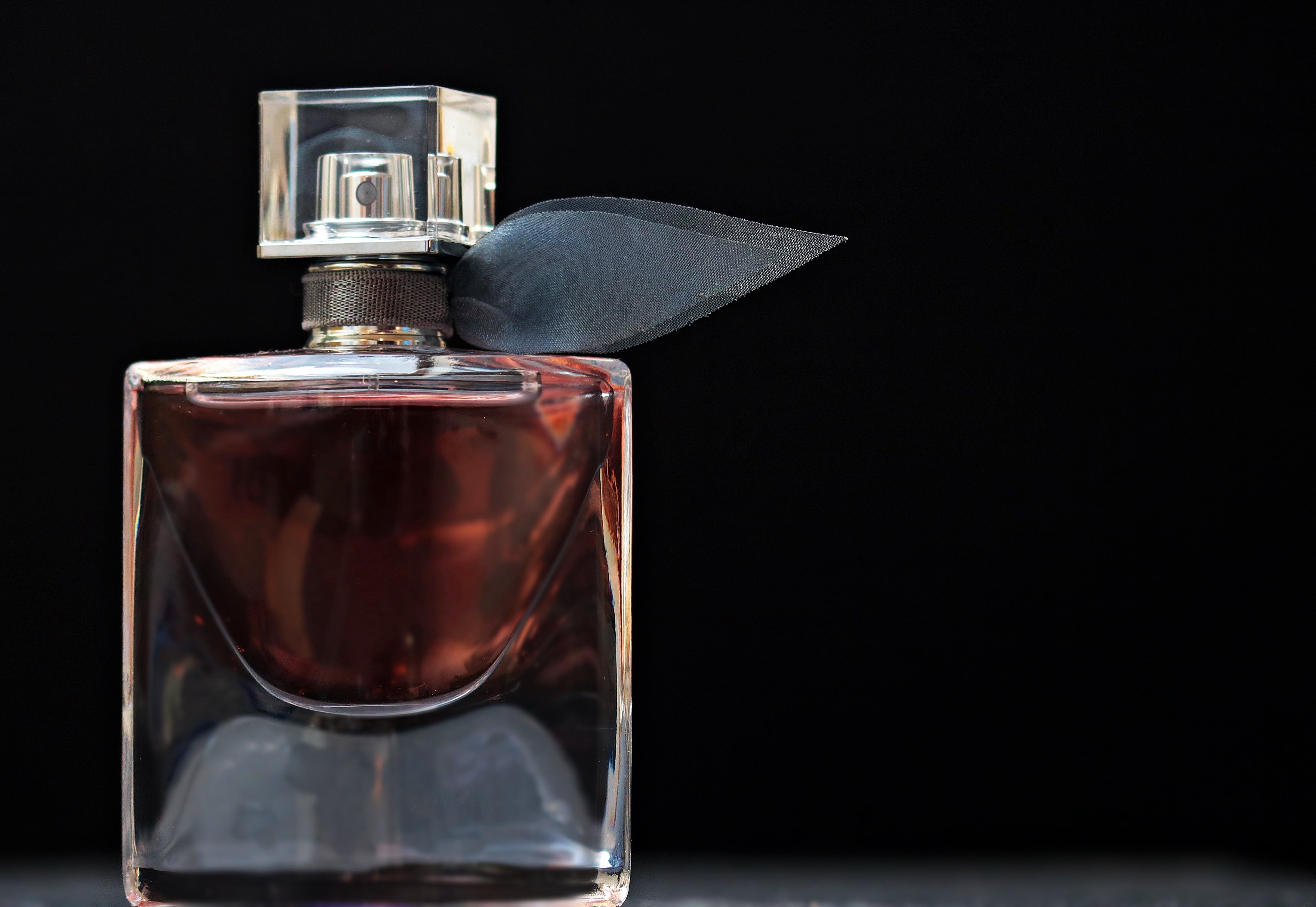 perfume, pink, copy space, still life, no people, seasoning, spray, black, background, sweet food, drink, food, 4K, glass bottle, black background, perfume sprayer, HD Wallpaper