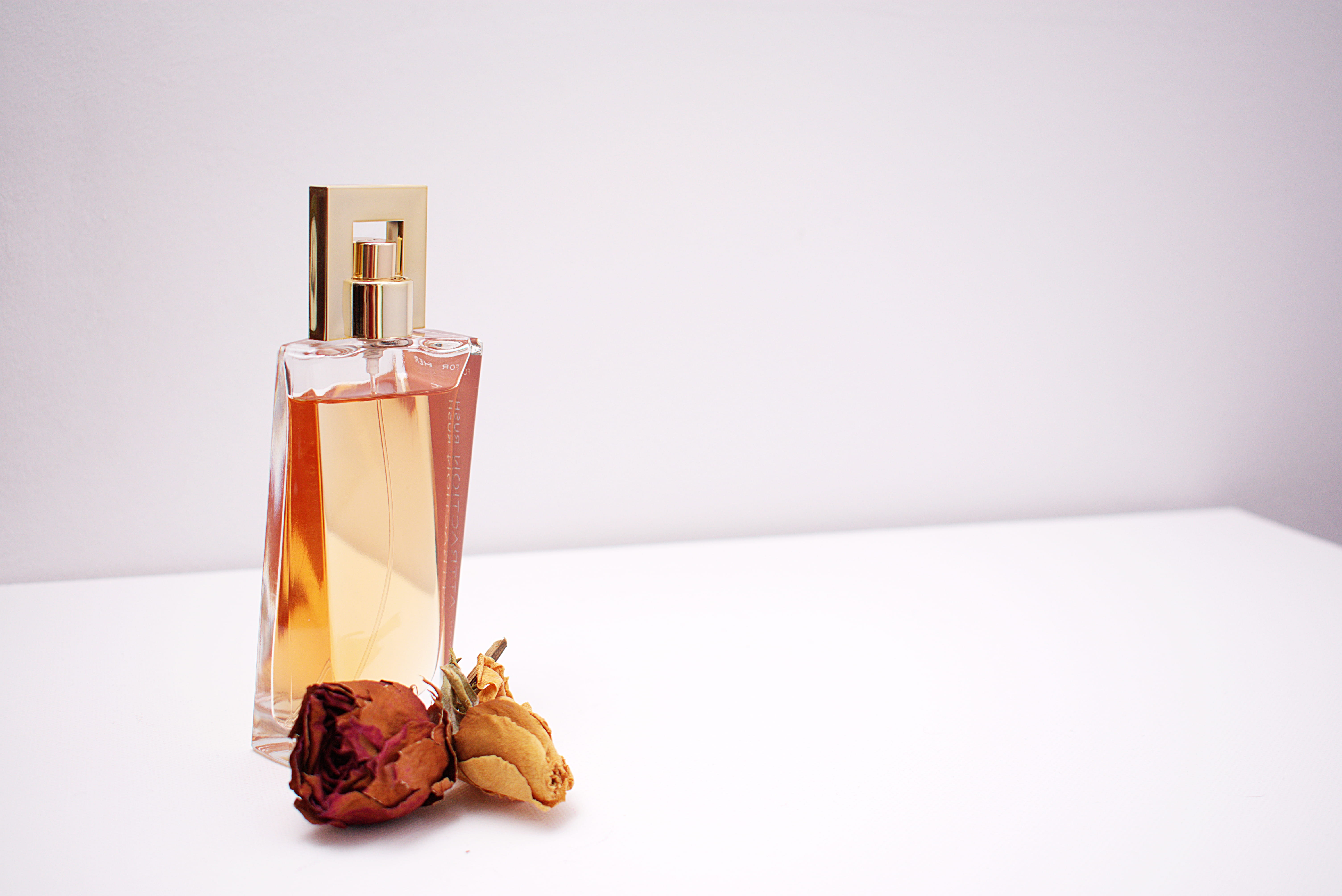drink, freshness, indoors, interior design, wellbeing, food, conceptual, white background, bottle, close-up, clear, healthy eating, 5K, fragrance, copy space, HD Wallpaper