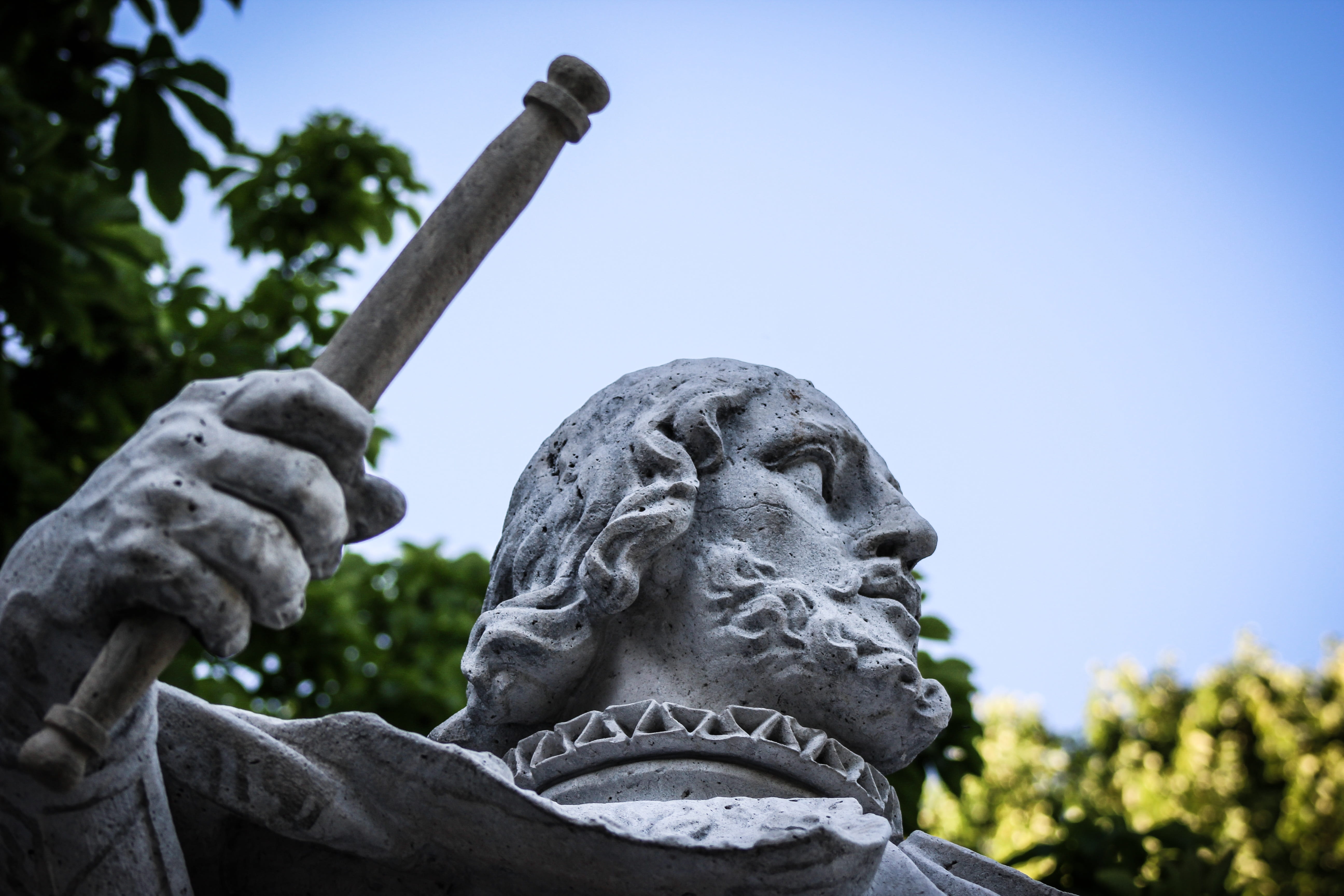 seriousness, government, madrid, male likeness, city, urban, art and craft, creativity, old, plant, focus on foreground, royal sceptre, the past, bust, HD Wallpaper