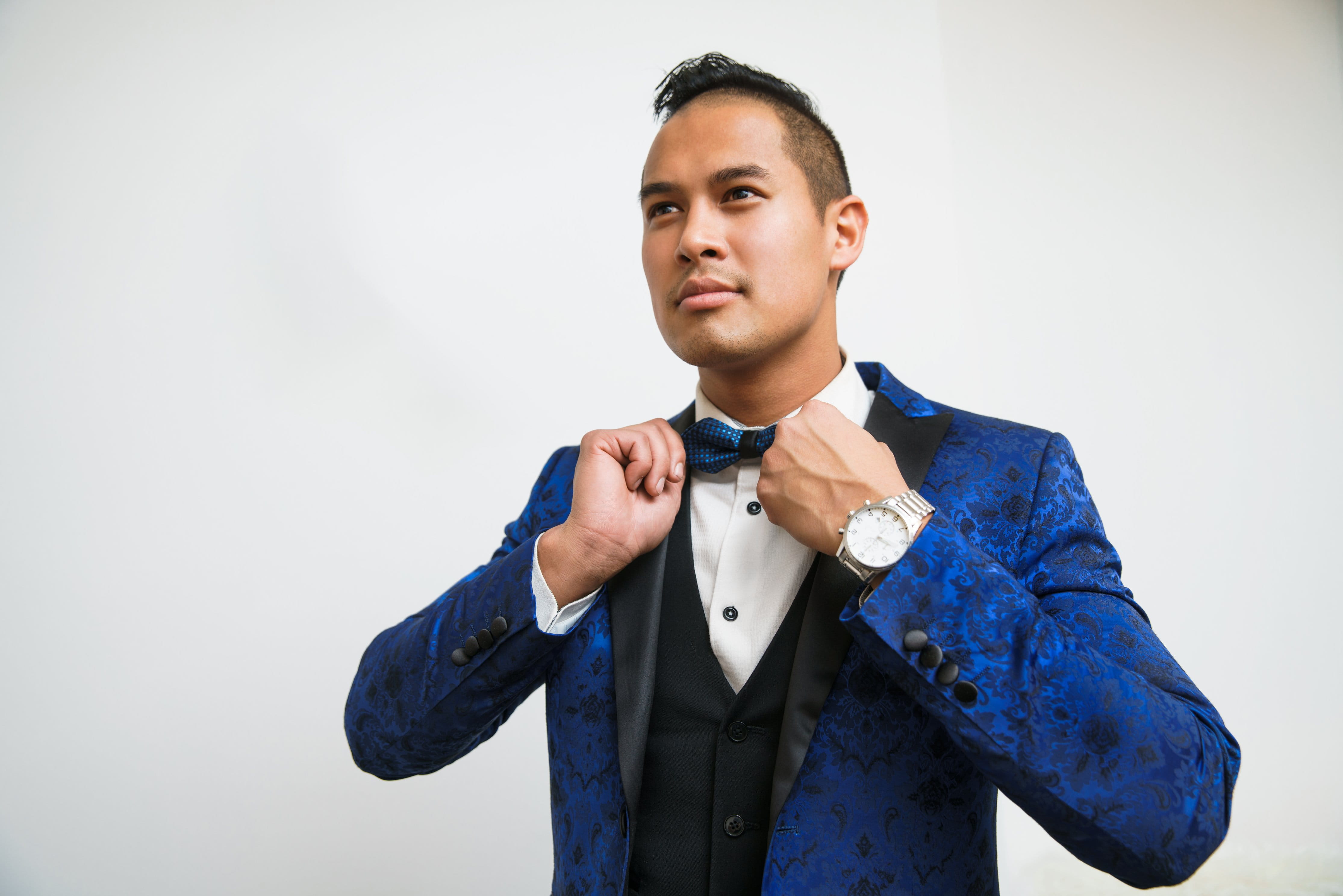 bow tie, Luxury, Holidays, indoors, adult, males, man, New Years, looking, portrait, 4K, blue, menswear, formalwear, Suits, studio shot, clothing, Men, HD Wallpaper