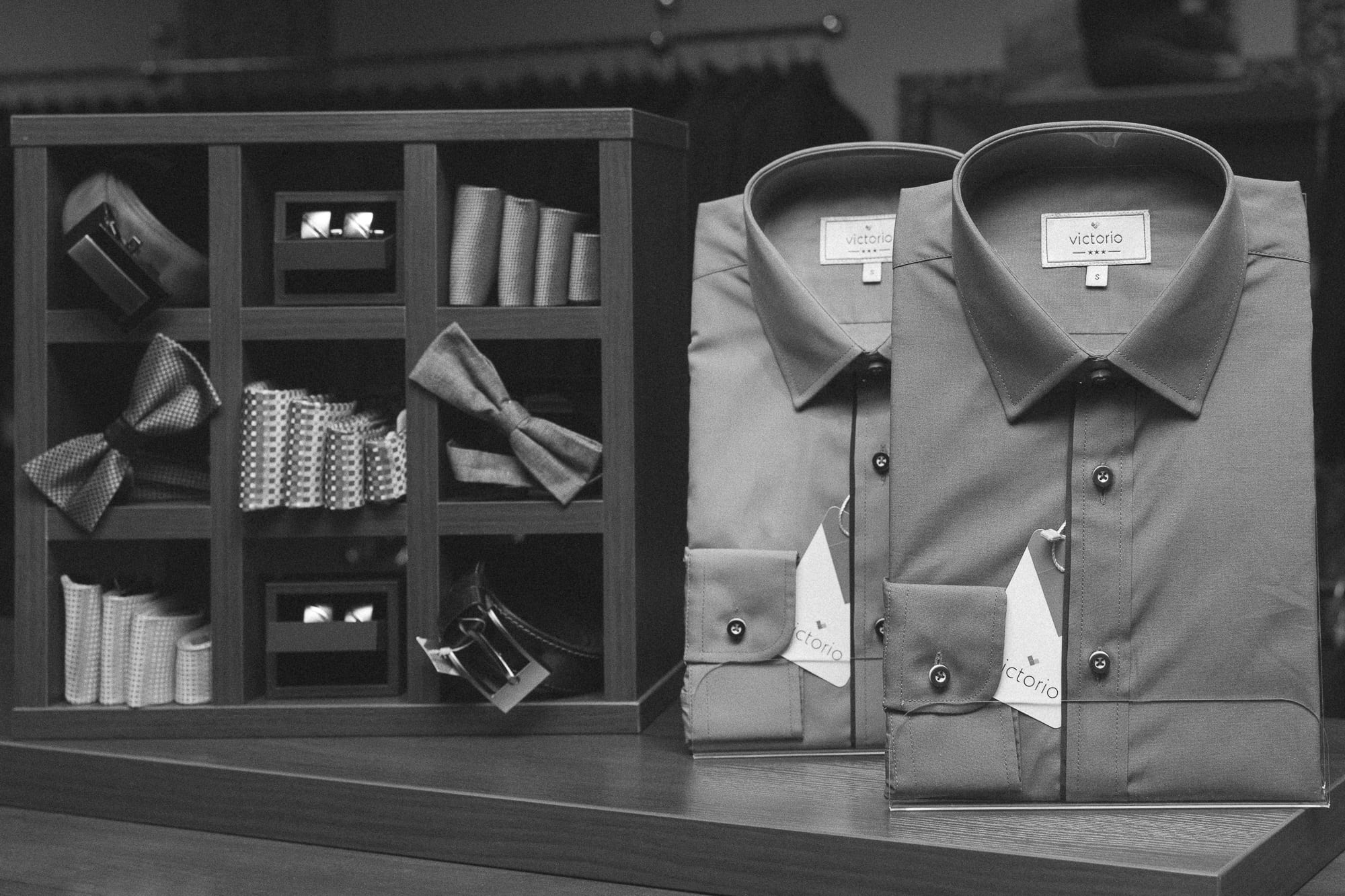 casual clothing, womenswear, shoe, fashion, clothes, shopping, lifestyles, shirts, text, communication, retail, two, still life, grayscale, table, hat, HD Wallpaper