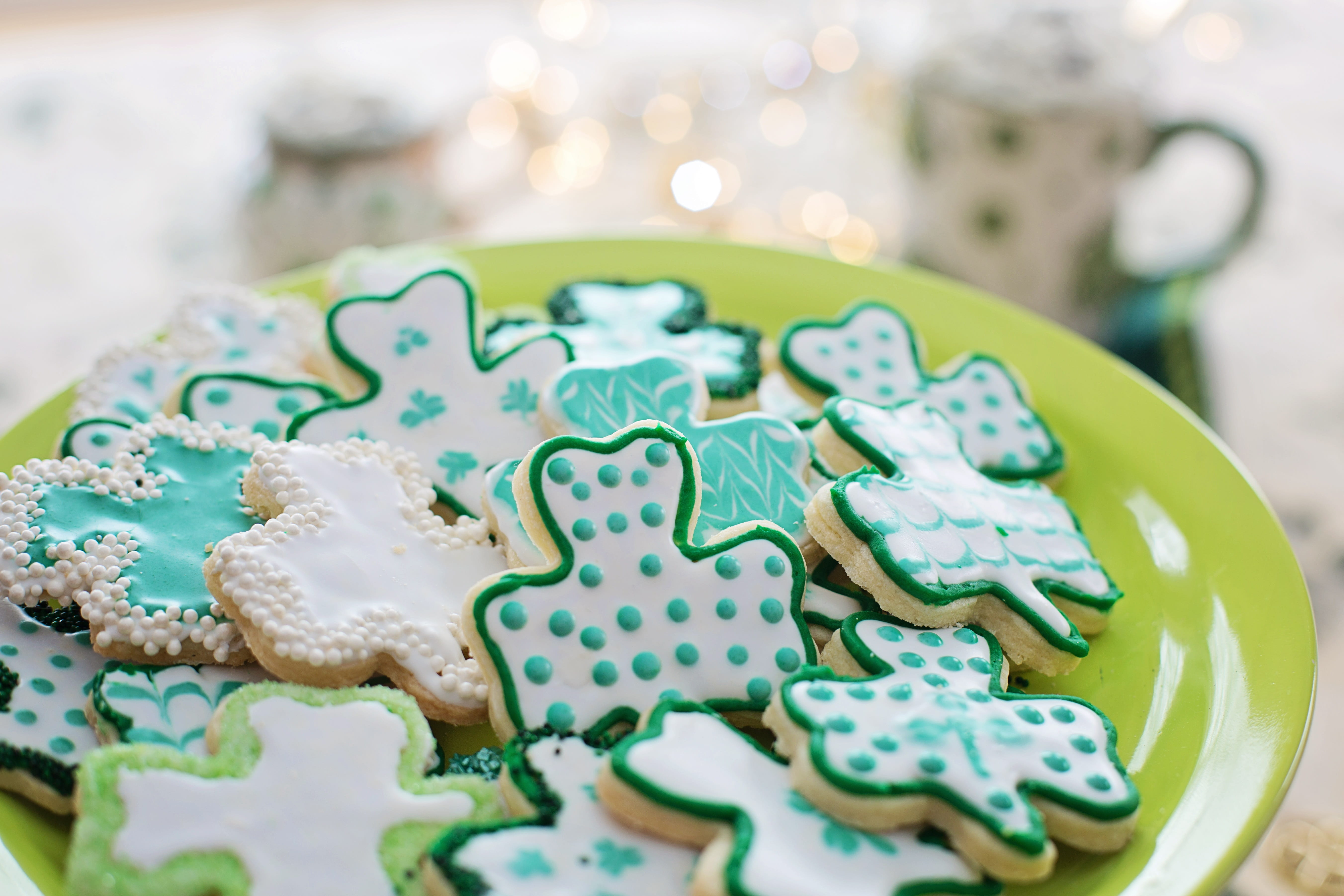 green, temptation, cookies, selective focus, food and drink, close-up, table, 5K, cake, irish coffee, high angle view, sweet food, shamrocks, sweet, indoors, HD Wallpaper