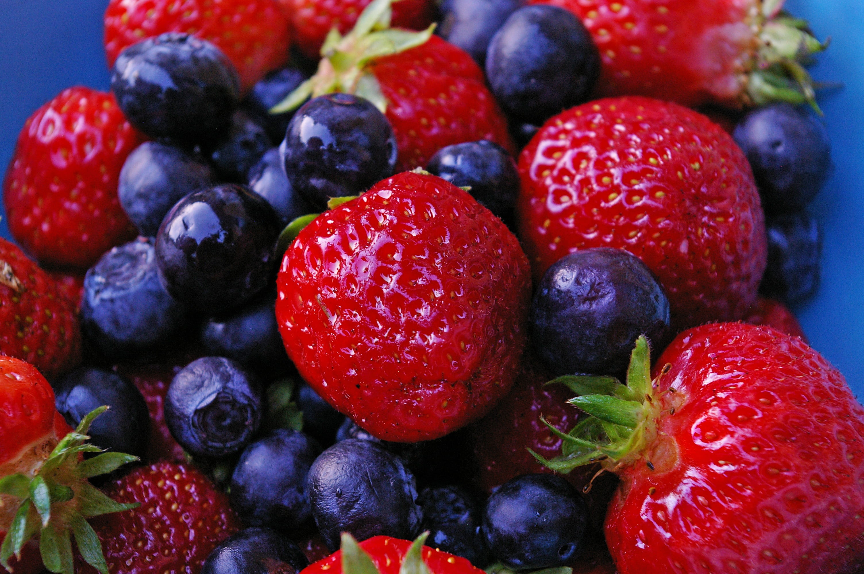 variation, fruits, bless you, healthy, choice, sweet, harvest, vitaminhaltig, juicy, dieting, kitchen, food, Berries, backgrounds, market stall, strawberry, HD Wallpaper