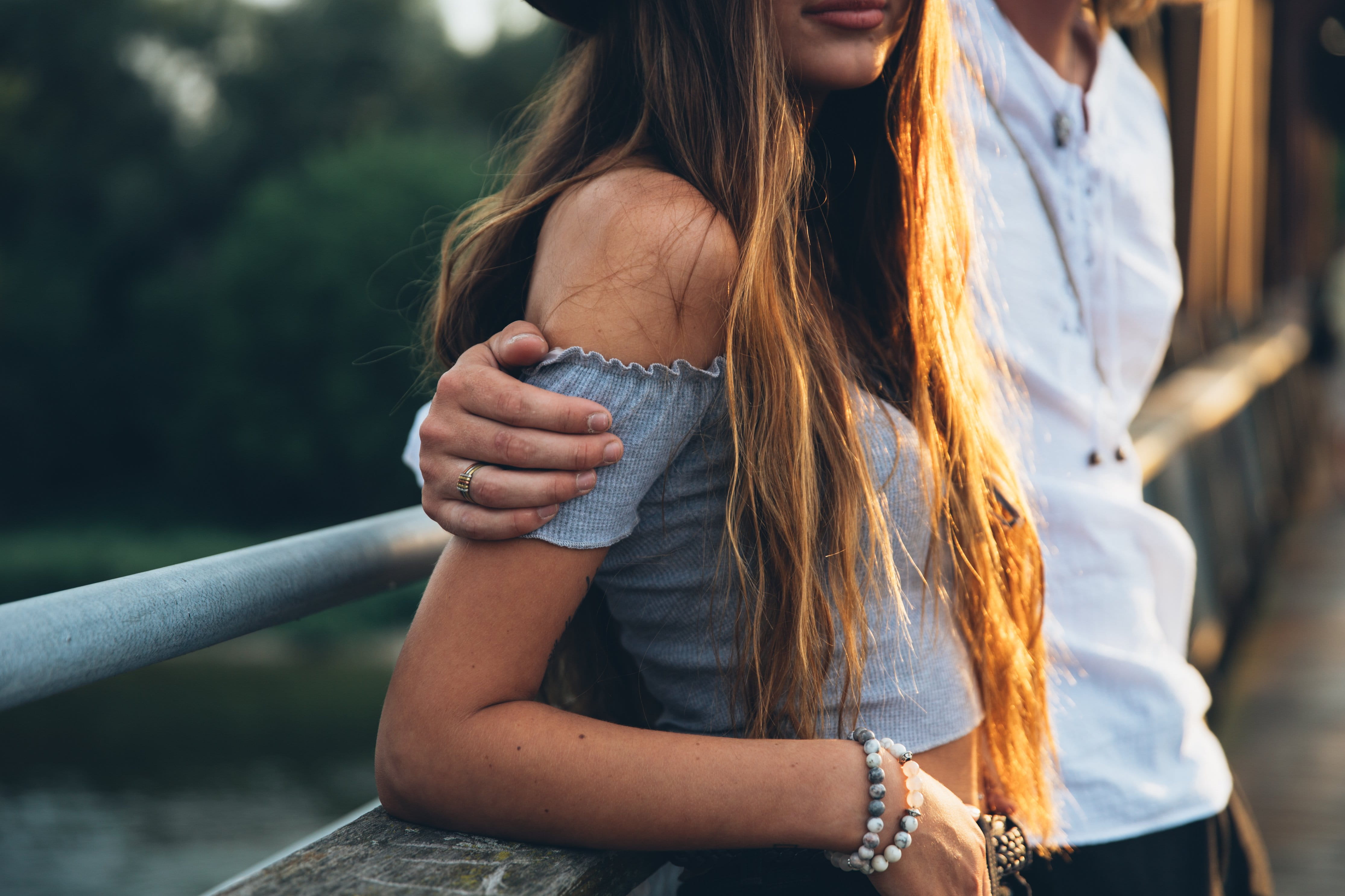 bonding, hairstyle, Valentines Day, Models, young women, women, sunset, young adult, Friends, People, photo, day, beautiful woman, long hair, lifestyles, HD Wallpaper