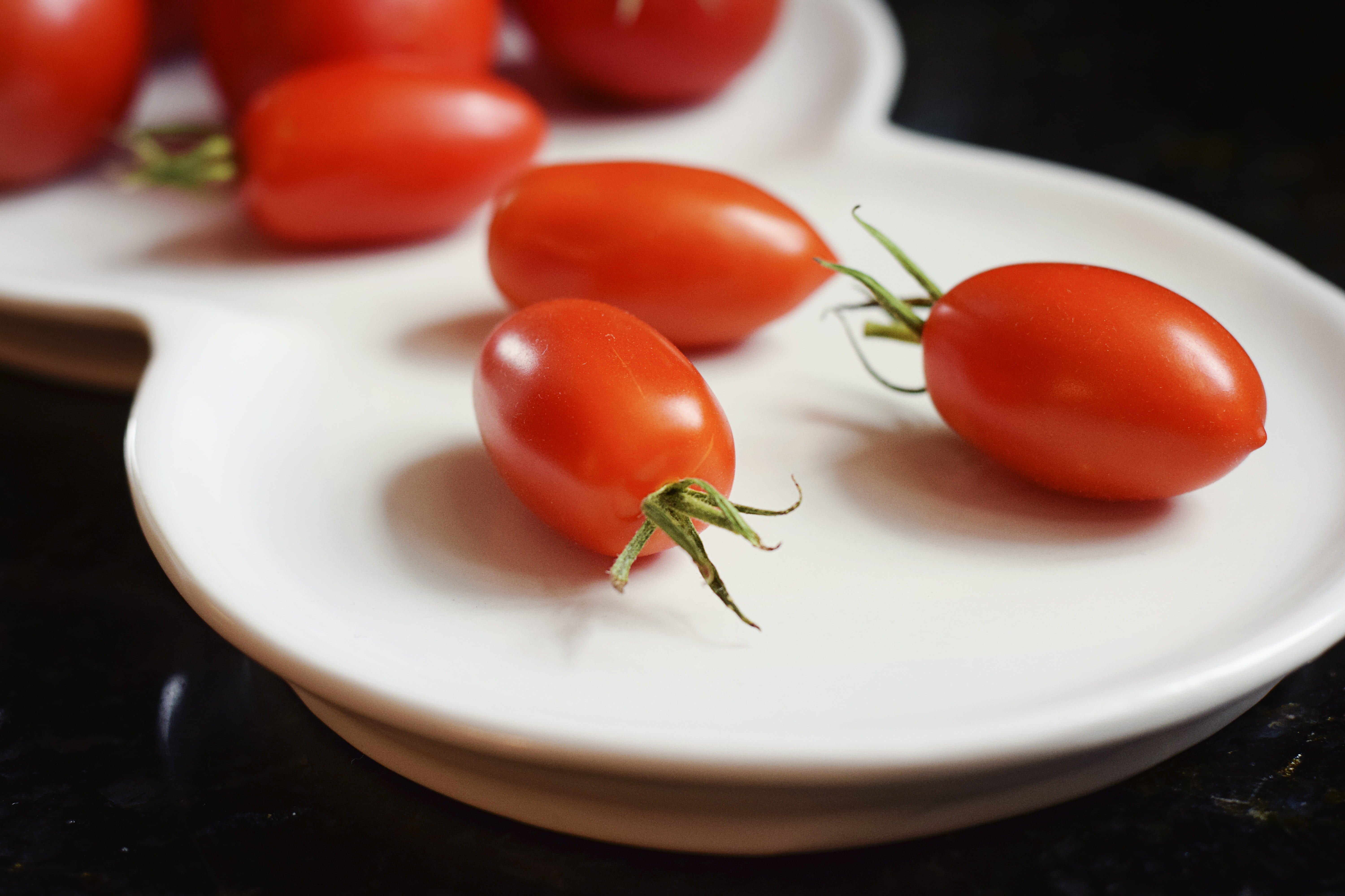 still life, 5K, granite counter, vegetable, juicy, market, cherry tomatoes, organic, plate, nature, granite, agriculture, food blogger, tasty, cherry, HD Wallpaper