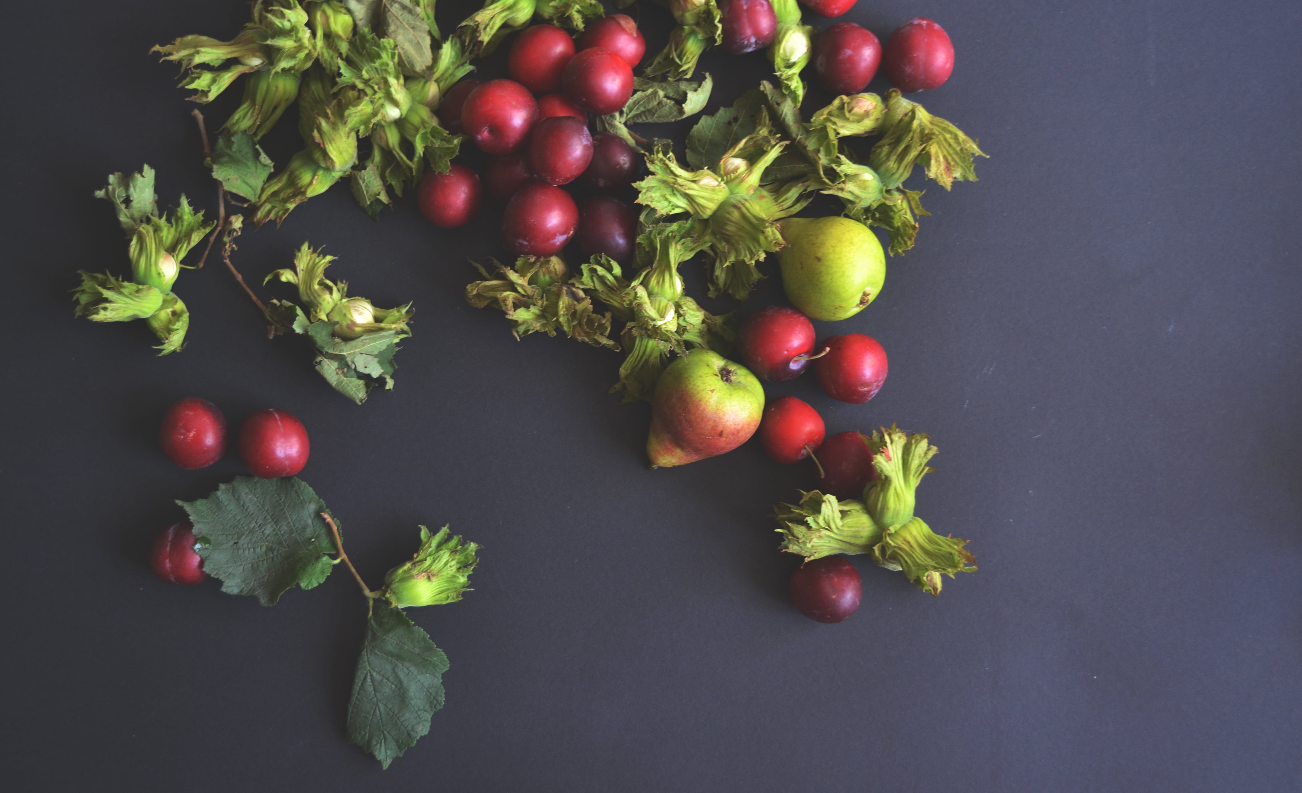 bunch, cherry Tomato, still life, black background, ingredient, directly above, food and drink, green Color, wood - Material, organic, nature, fruit, gourmet, HD Wallpaper