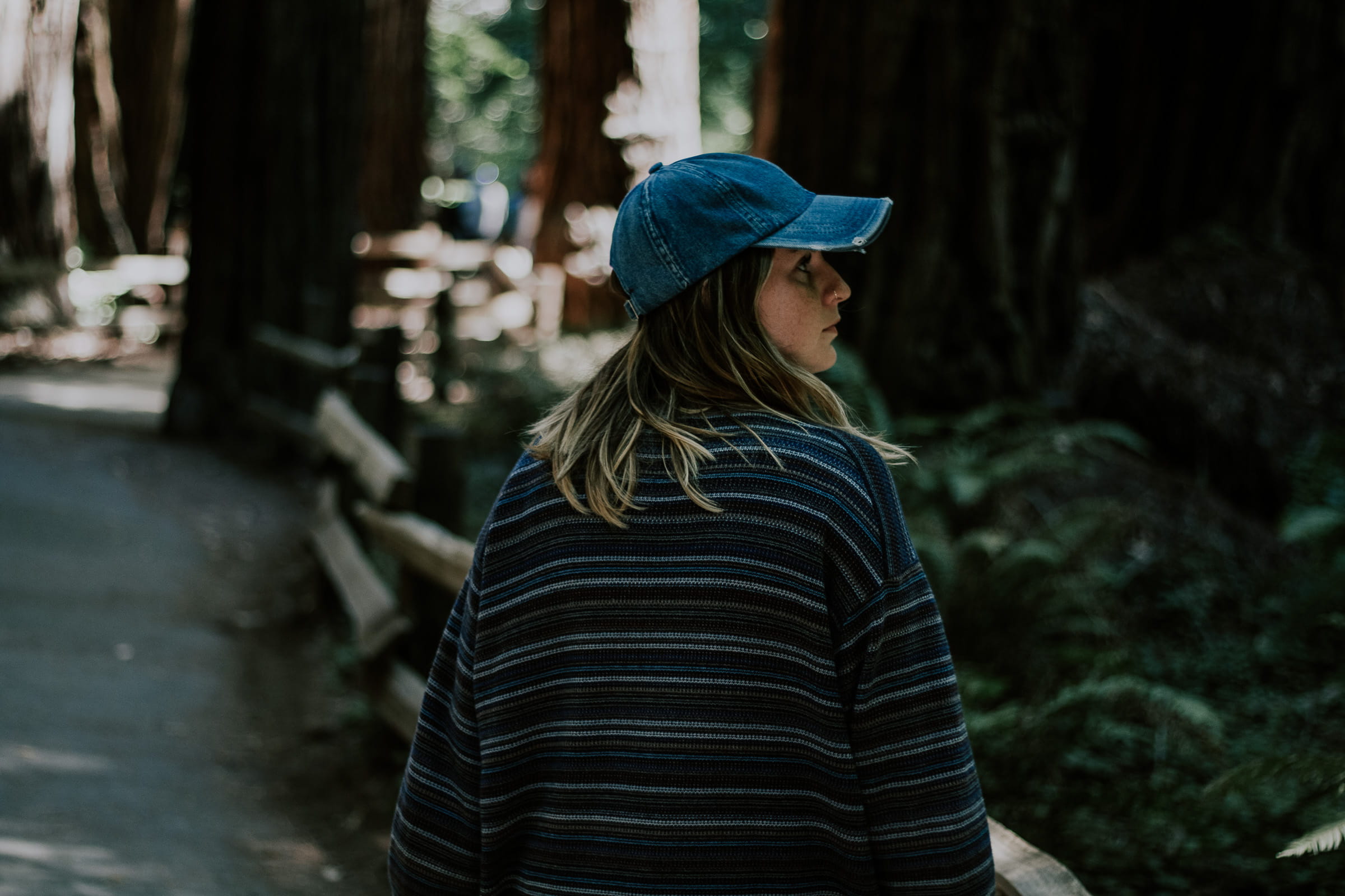 waist up, young adult, wonder, warm clothing, united states, young women, women, nature, clothing, hair, tree, trees, red woods, 1080P, lifestyles, hairstyle, HD Wallpaper