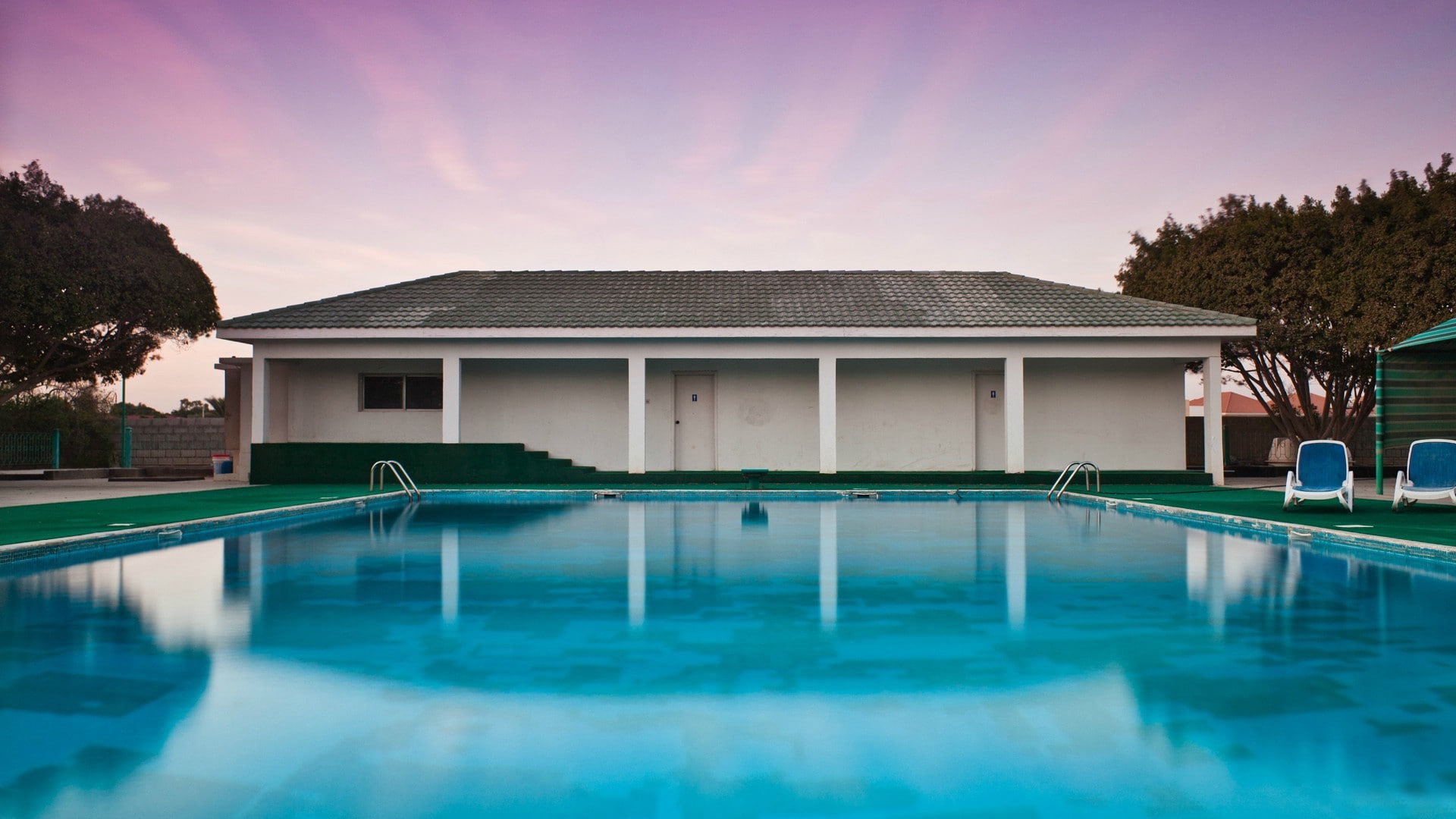 blue, nature, sky, no people, built structure, building exterior, travel destinations, residential district, 1080P, wealth, swimming pool, water, architecture, HD Wallpaper
