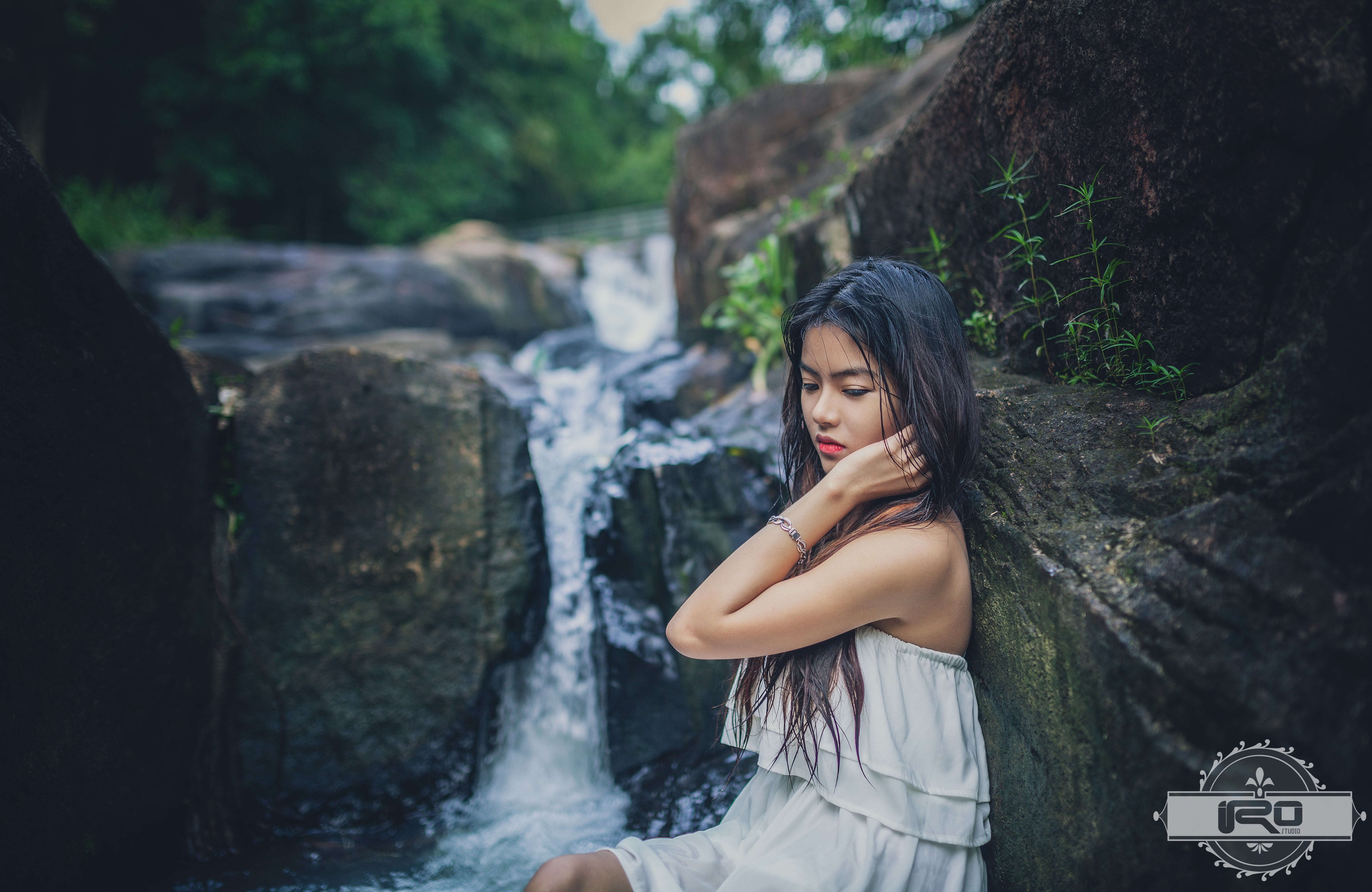 brunette, outdoors, young adult, lifestyles, three quarter length, beautiful woman, wet hair, nature, white dress, real people, black hair, casual clothing, HD Wallpaper