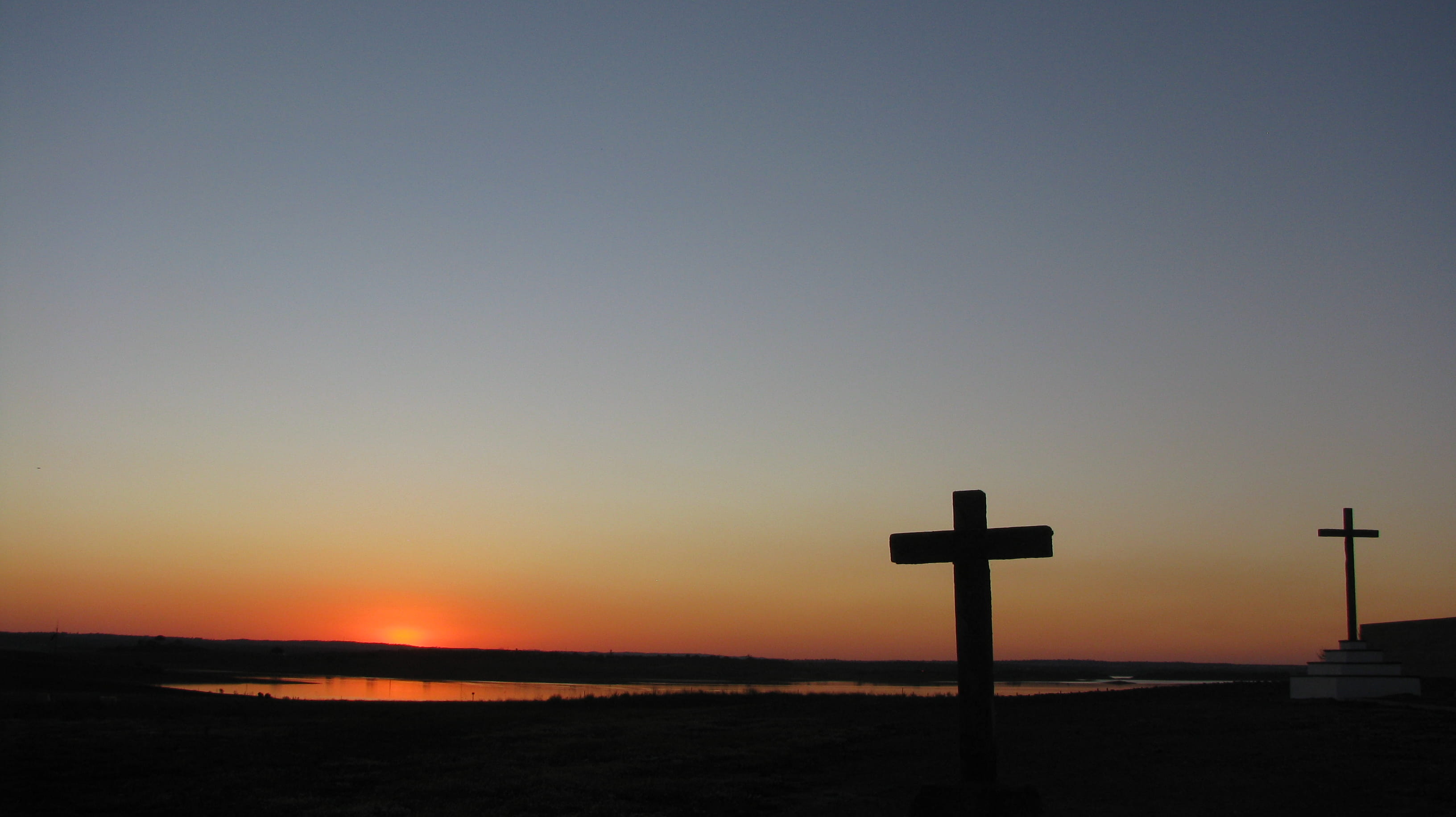 clear sky, nova aldeia da luz, silhouette, tranquil scene, cruz, pôr do sol, 2K, outdoors, land, nature, cross, religion, sun, horizon, sky, spirituality, HD Wallpaper
