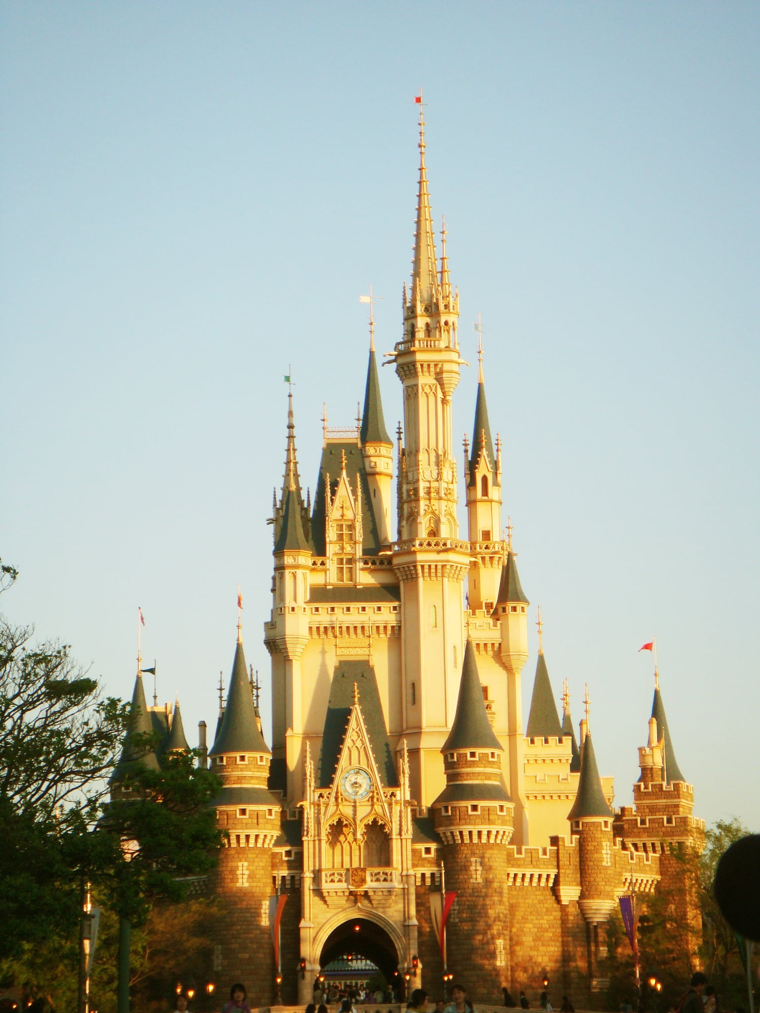 place of worship, nature, spirituality, white, amusement park, tourism, sky, no people, religion, history, rise, ornate, architecture, japan, gothic style, Phone HD Wallpaper