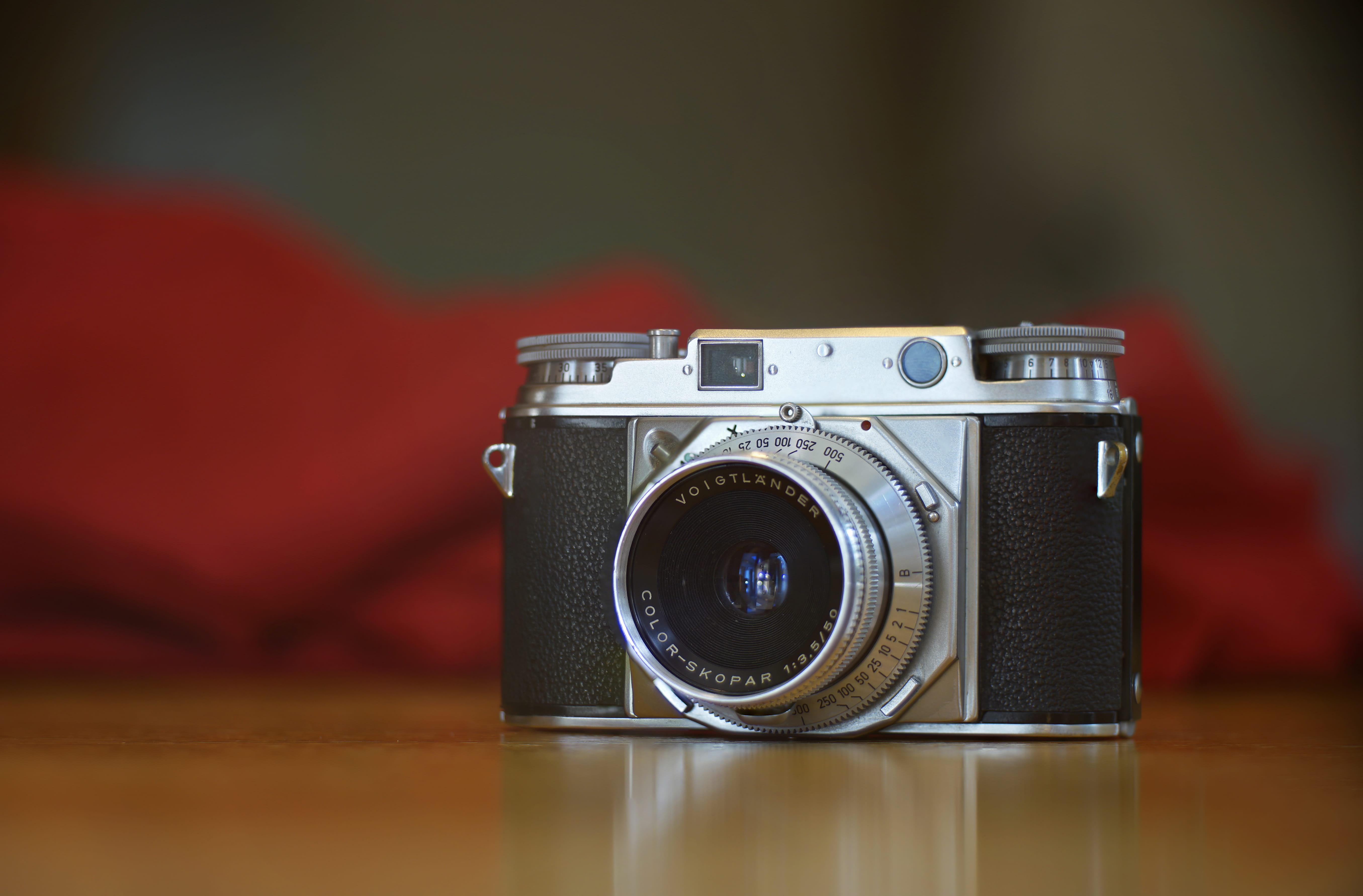 germany, ultron, legacy, table, single object, fashion, 5K, red, technology, lifestyle, rangefinder, front view, 35mm, digital camera, photographic equipment, HD Wallpaper