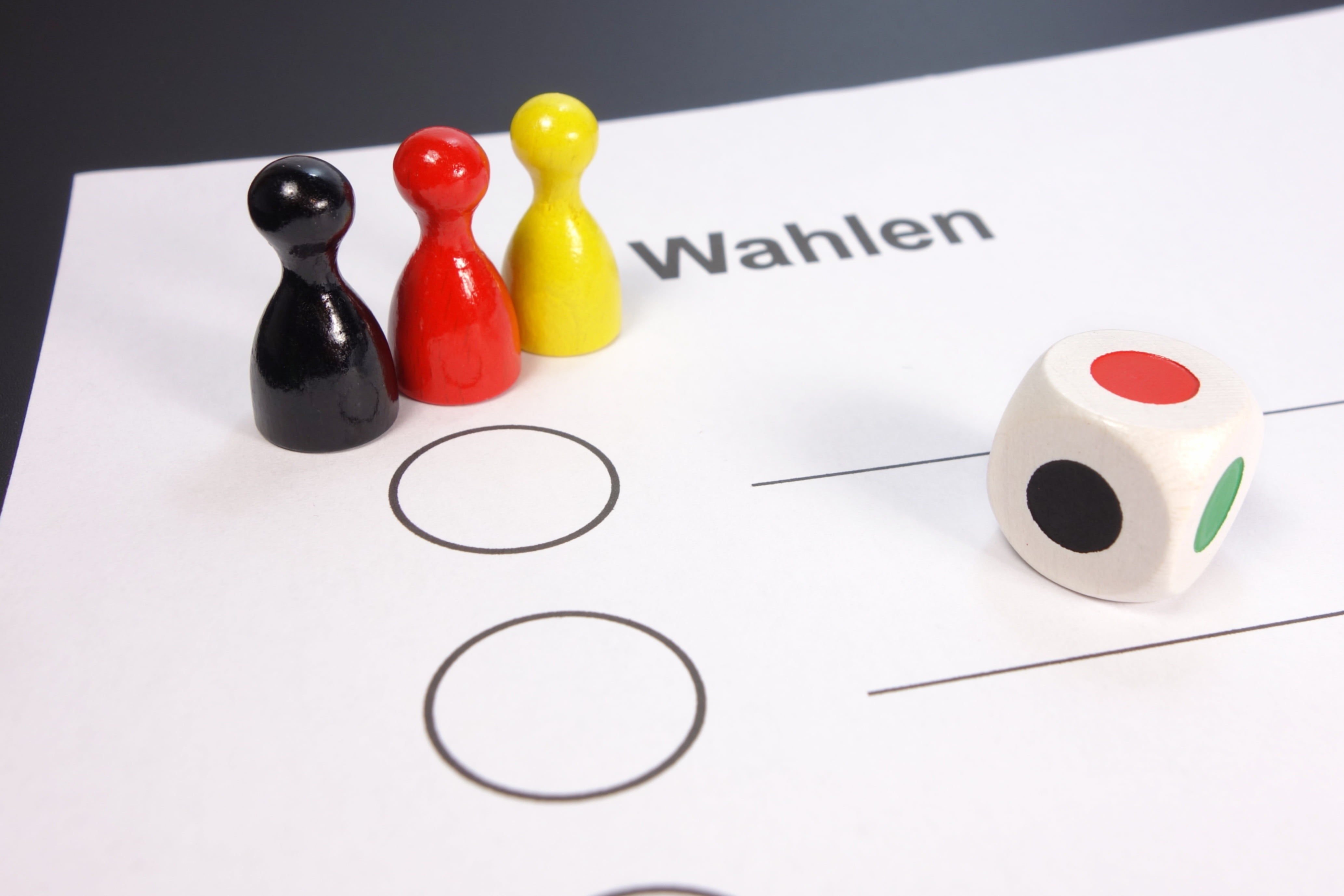no people, communication, medium group of objects, studio shot, sign, dice, business, germany, close-up, white, politician, paper, german, western script, HD Wallpaper