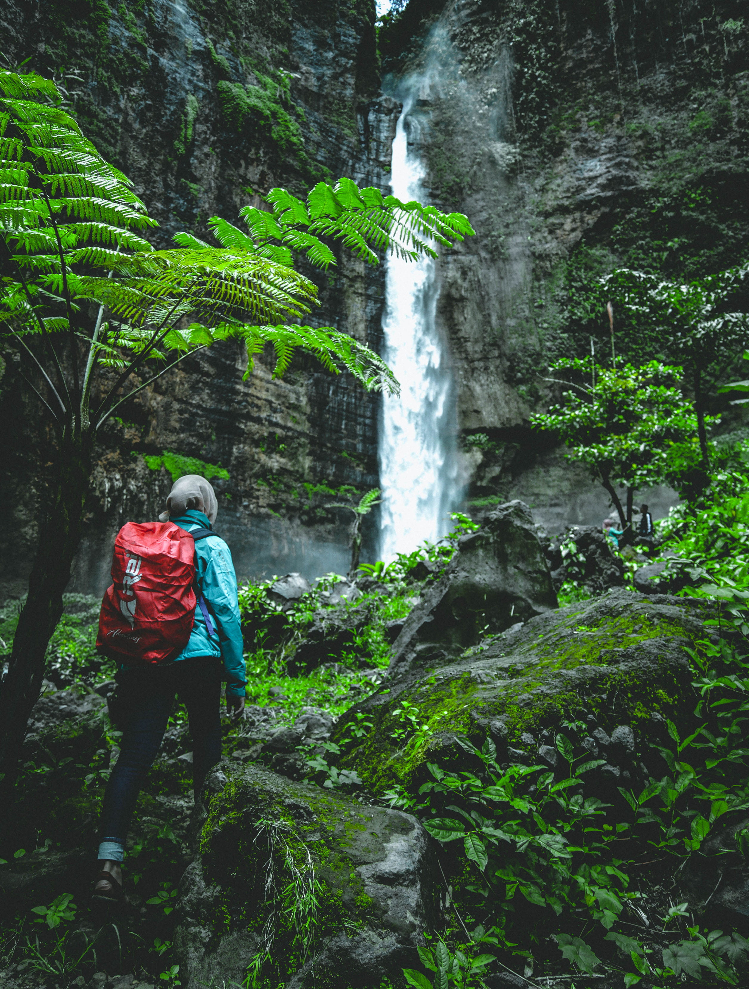 carrying, red, tourism, wearing, outdoors, Lumajang, rear view, beauty in nature, people, Air, long exposure, windbreaker, real people, nature, jacket, Phone HD Wallpaper
