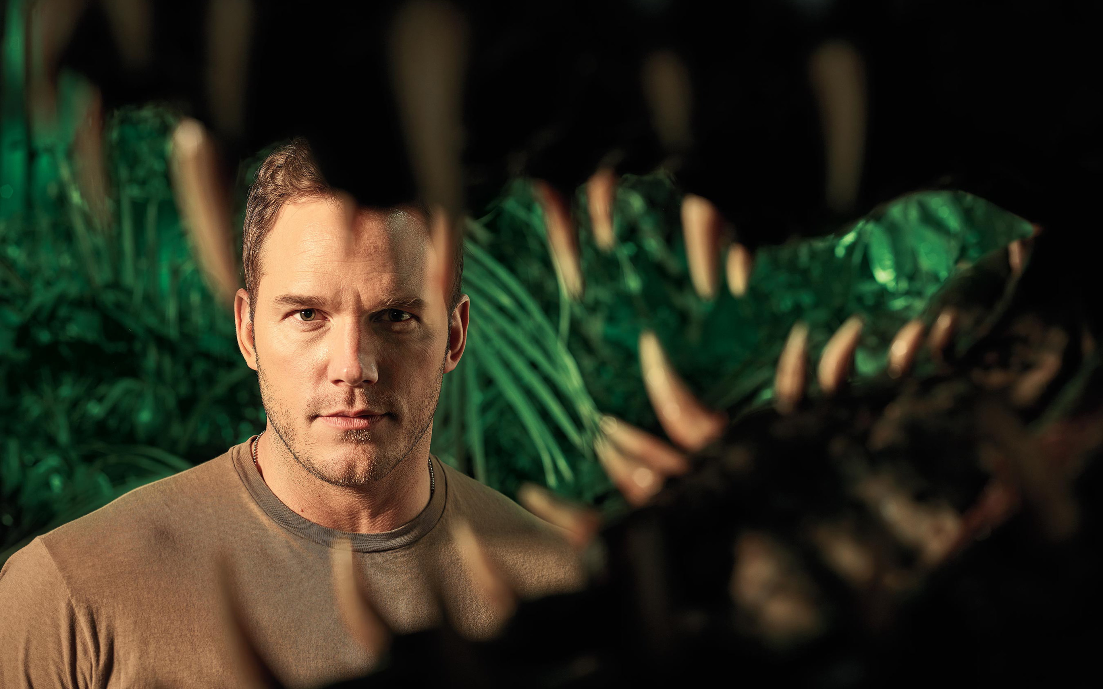 aggression, 4K, headshot, adult, human face, 4K, real people, indoors, armed forces, nature, mid adult men, military, front view, Chris Pratt, looking at camera, HD Wallpaper