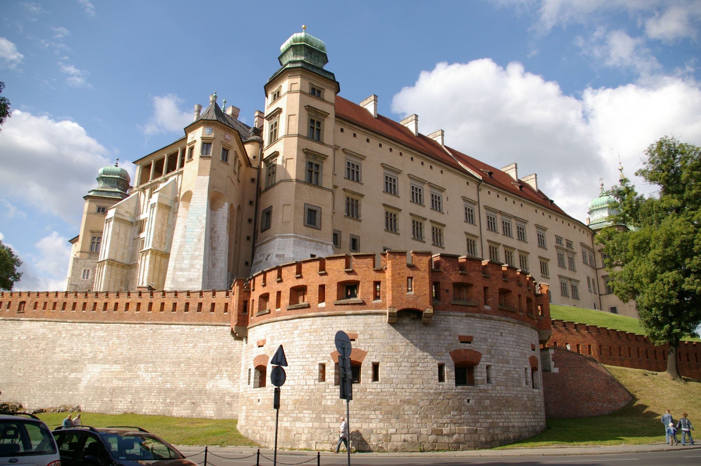 day, Polish, city, built structure, outdoors, group of people, lifestyles, Poland, men, history, travel destinations, nature, incidental people, real people, HD Wallpaper