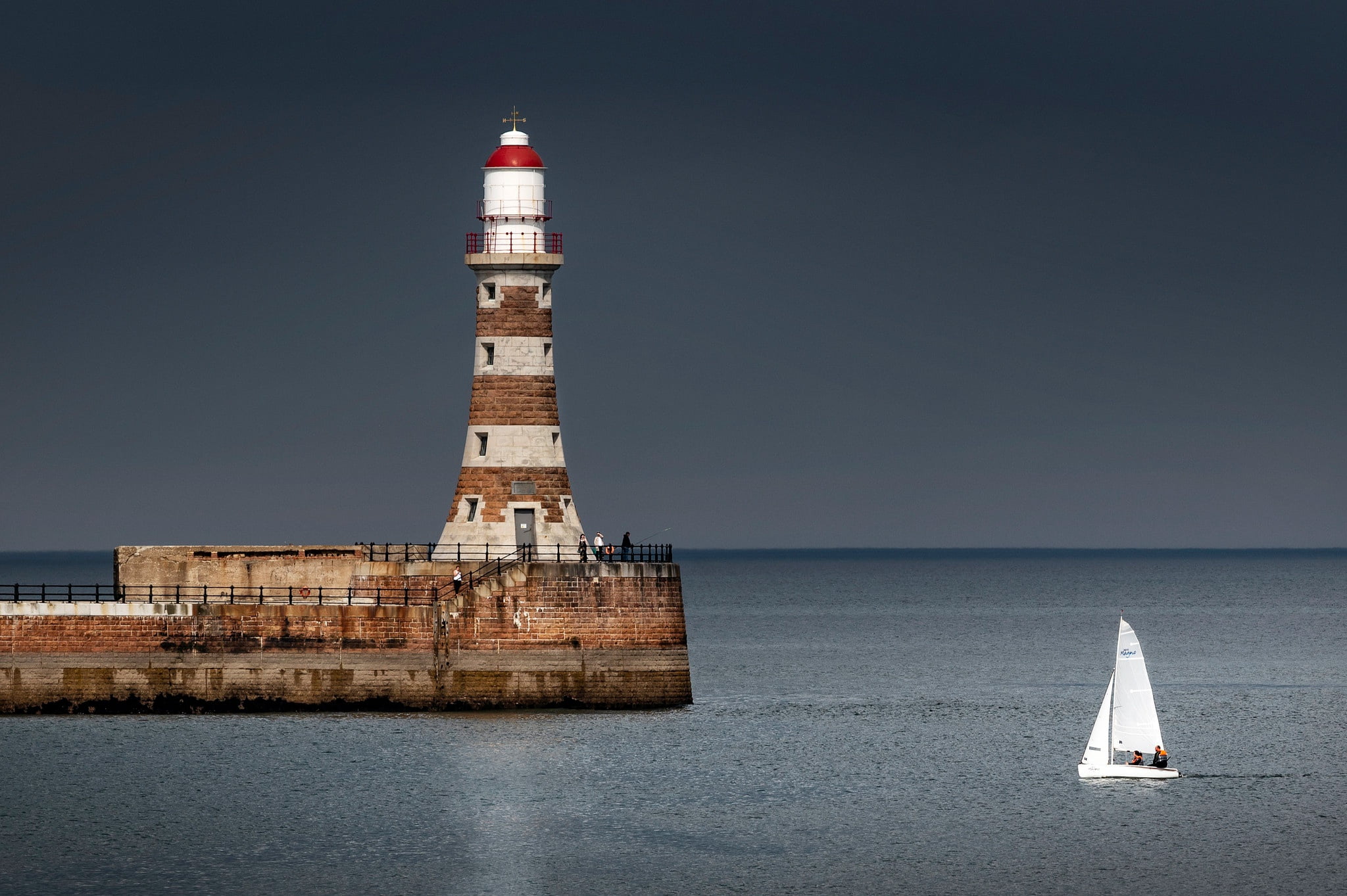 1080P, Roker Lighthouse, England, yacht, lighthouse, North Sea, Beacon Rocker, Sunderland, sea, HD Wallpaper