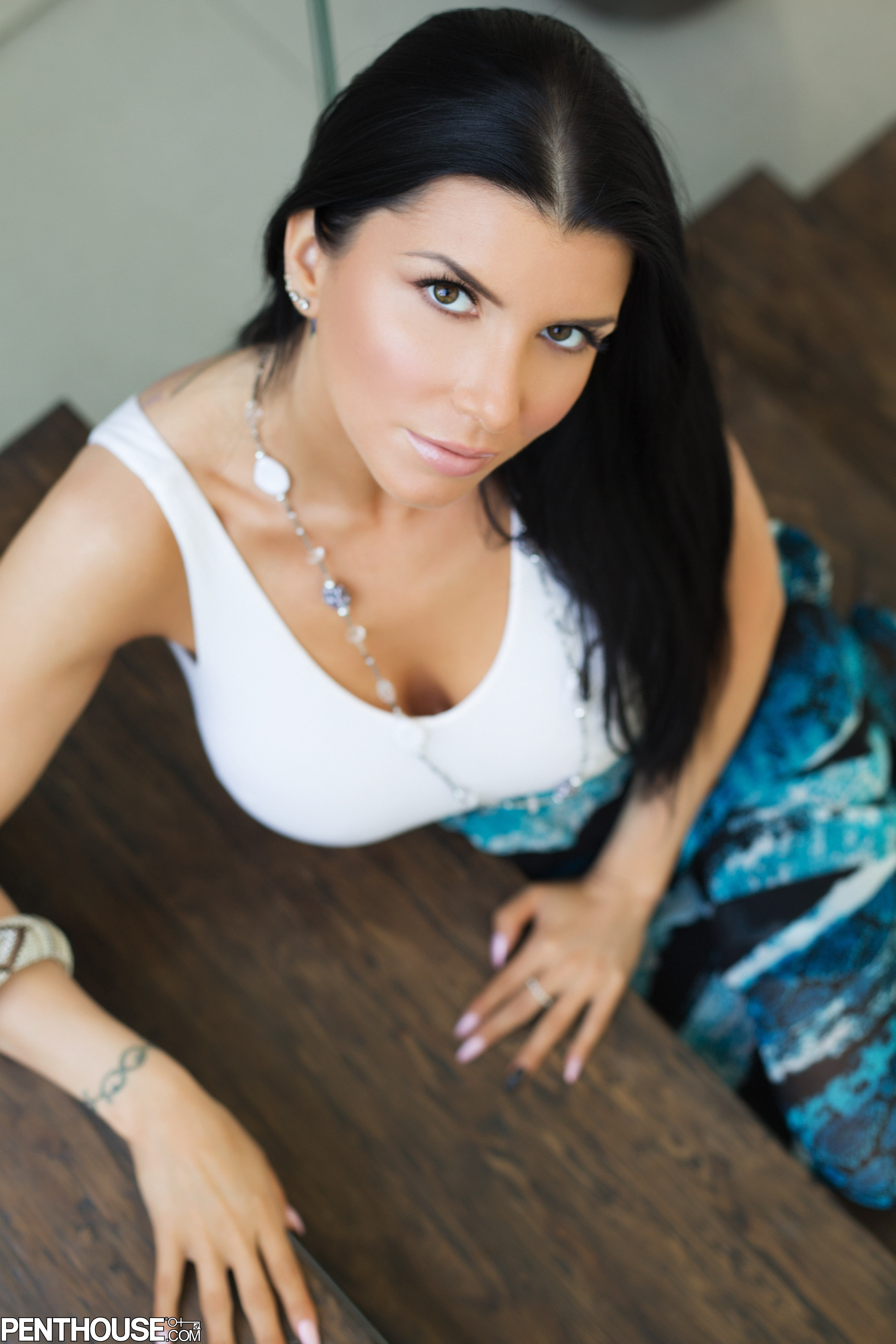 women, front view, looking at camera, long hair, portrait, high angle view, jewelry, hair, 4K, sitting, black hair, indoors, beauty, young adult, Romi Rain, Phone HD Wallpaper