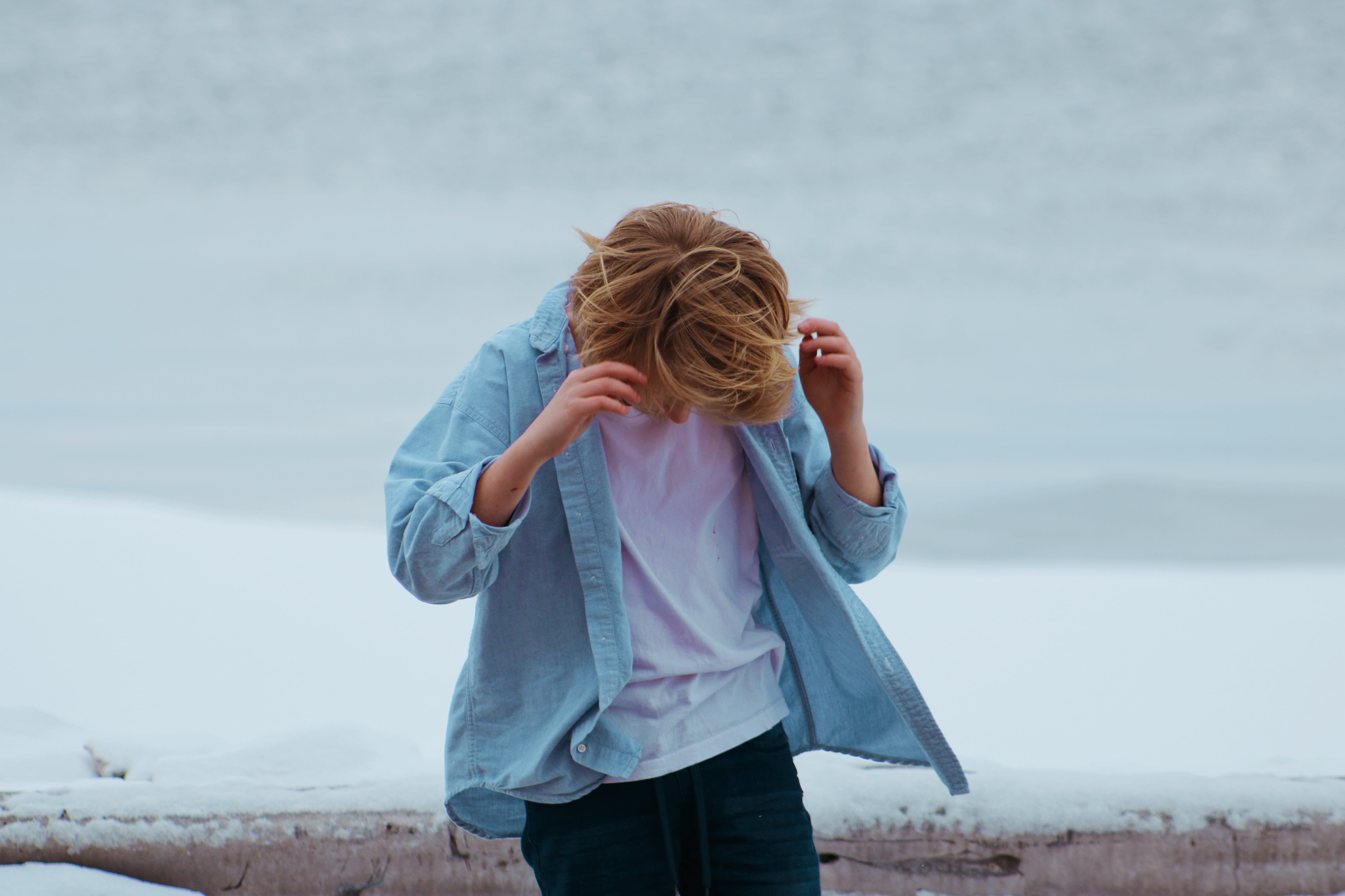 5K, rear view, outfit, lifestyles, one person, nature, obscured face, bottoms, person, outdoors, day, sea, sky, wear, button, long hair, hair, three quarter length, HD Wallpaper