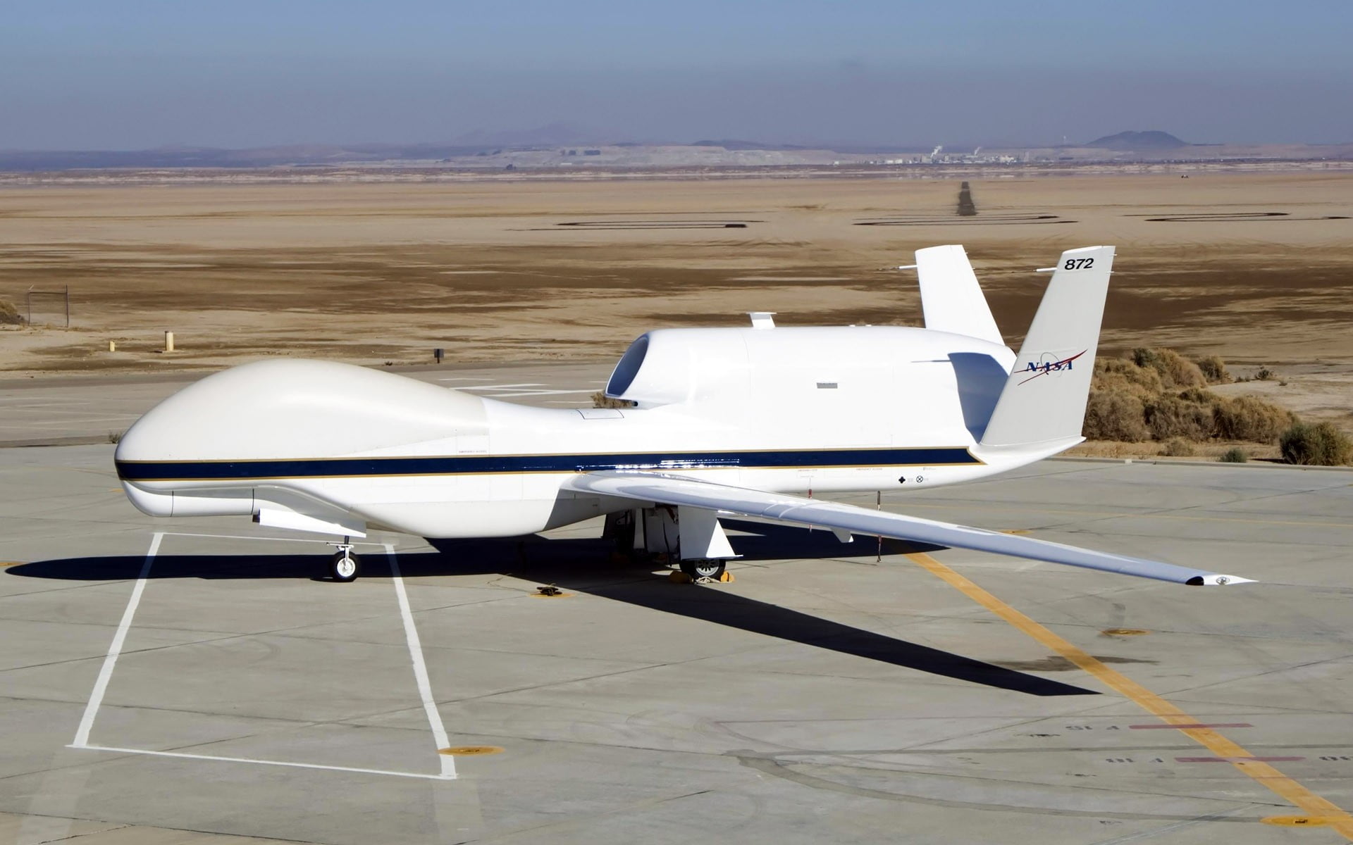 sky, side view, stationary, outdoors, private airplane, nature, mode of transportation, travel, air vehicle, airport, public transportation, aerospace industry, HD Wallpaper