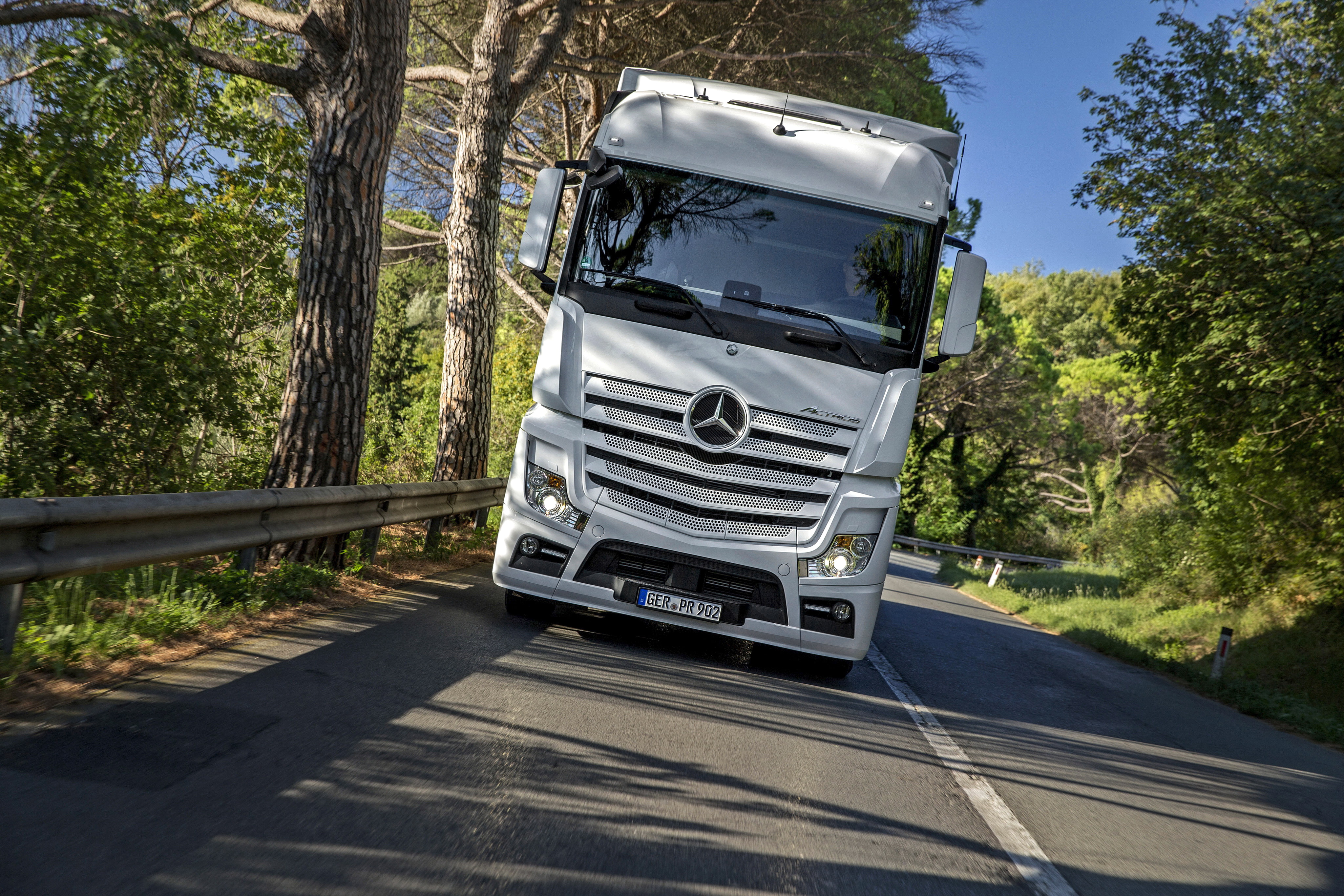 no people, Mercedes, truck, travel, public transportation, benz, semi-truck, transportation, Mercedes-Benz, 2011, 4K, motor vehicle, mode of transportation, HD Wallpaper