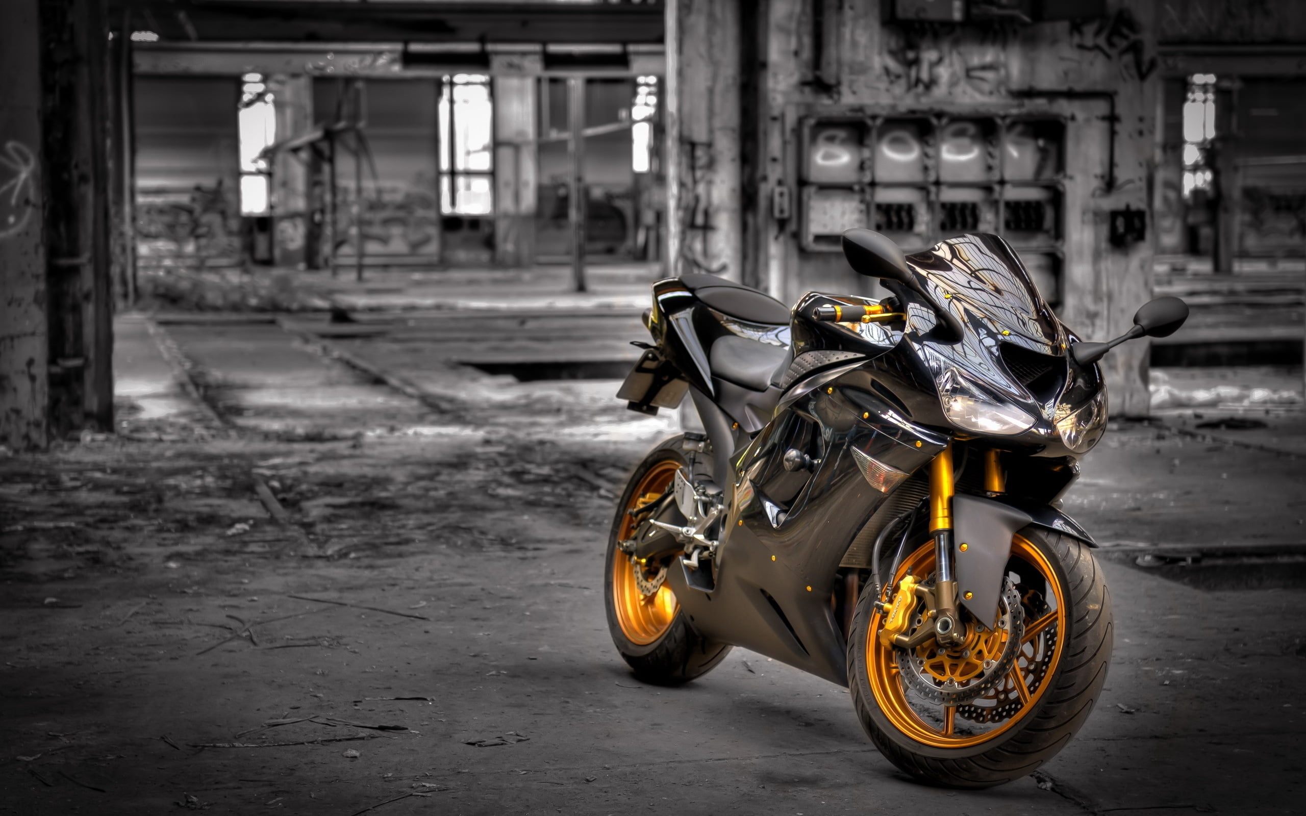 building, motorcycle, garage, ruined, transportation, kawasaki zx6-r, no People, black, sportbike, outdoors, damaged, city Life, metal, city, old, stationary, HD Wallpaper