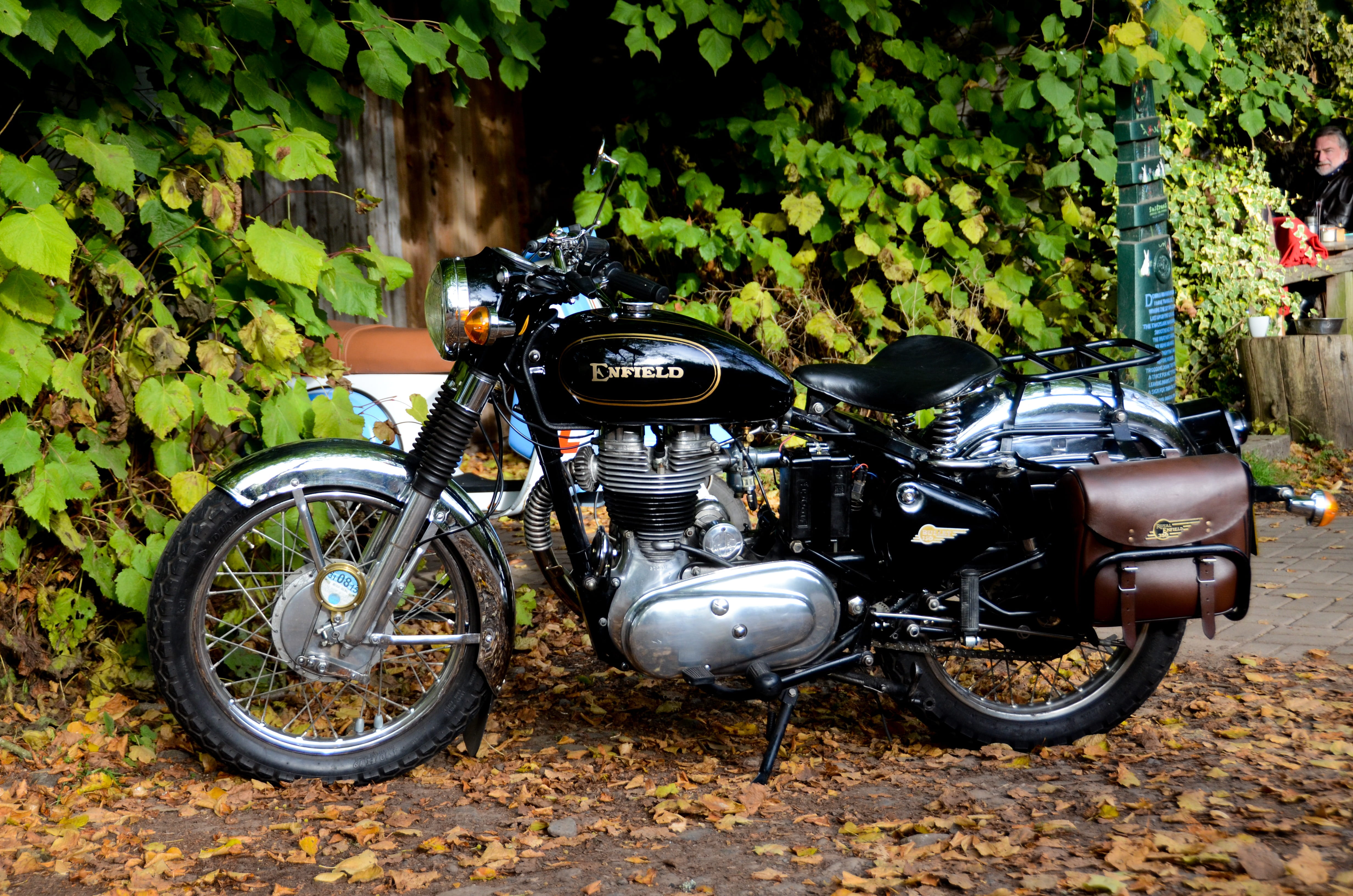 stationary, leaves, bikes, leaf, vintage, historically, vehicle, mode of transportation, old, style, 4K, travel, speed, motorcycle, tree, oldtimer, change, HD Wallpaper