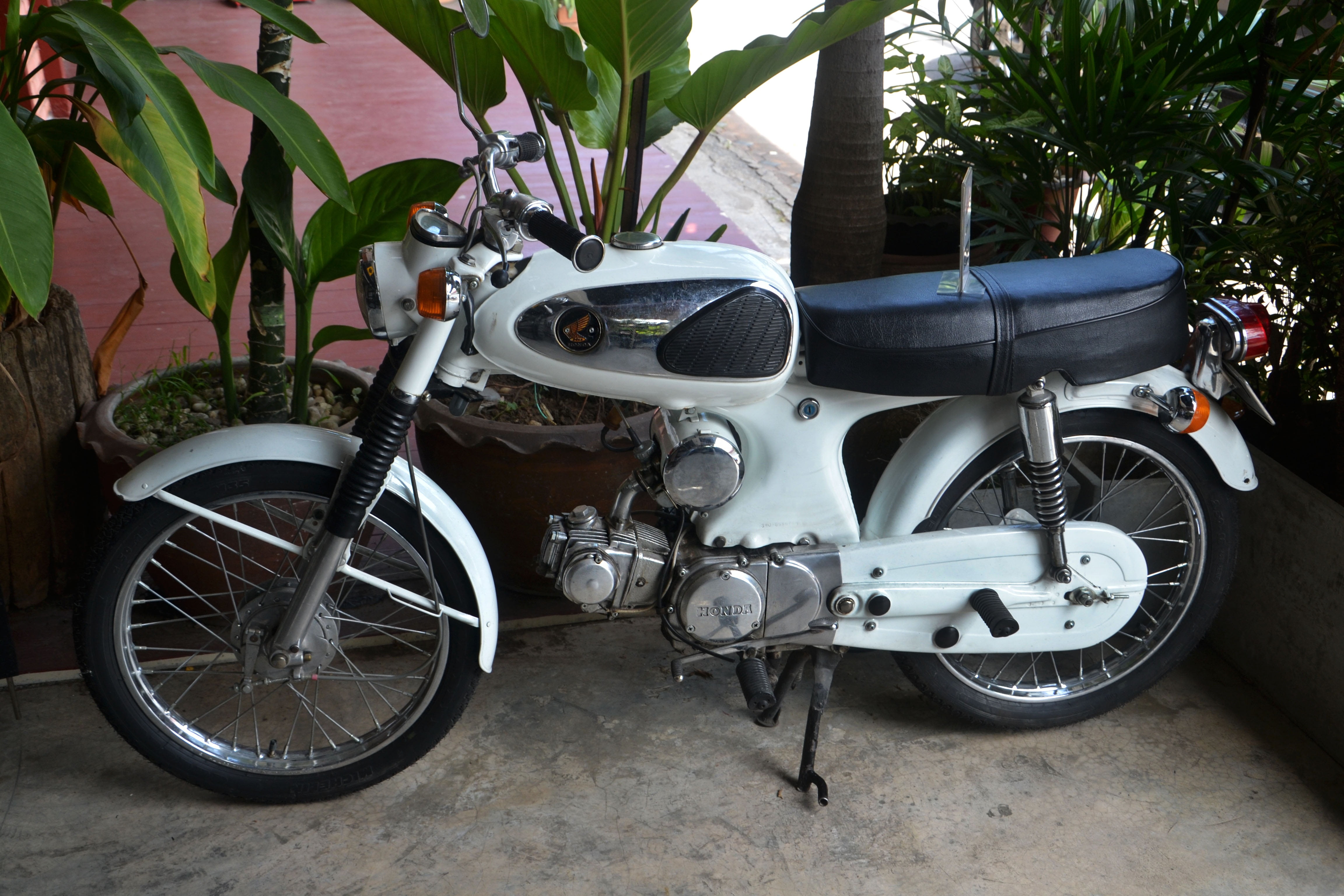 parking, speed, travel, mode of transportation, retro, nature, antique, vintage, auto, city, metal, ride, car, cycle, adventure, motorised, drive, honda, HD Wallpaper