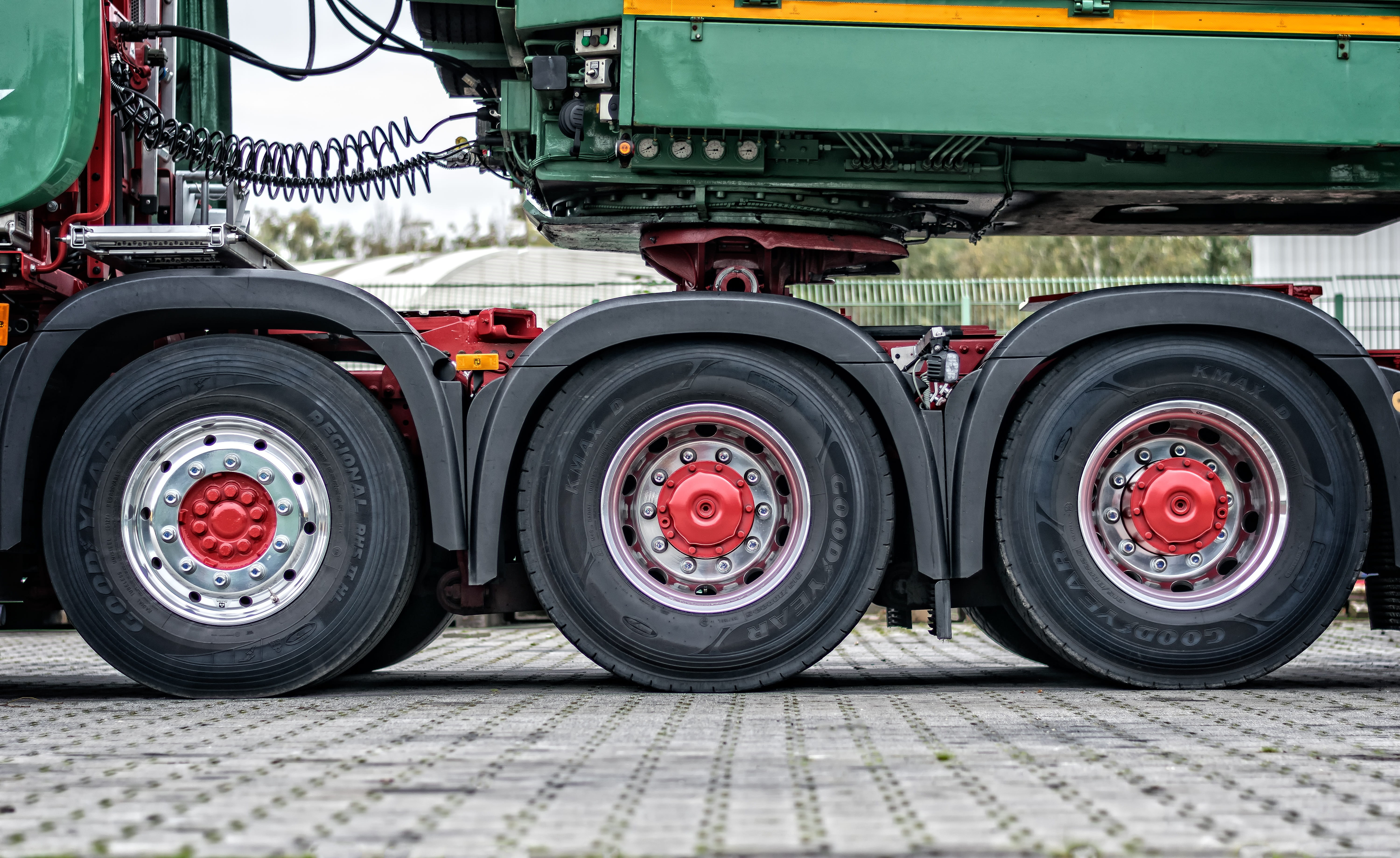 no people, freight, green, mature, land vehicle, transportation, close-up, freight transportation, daytime, black, heavy duty, motor vehicle, semi-truck, HD Wallpaper