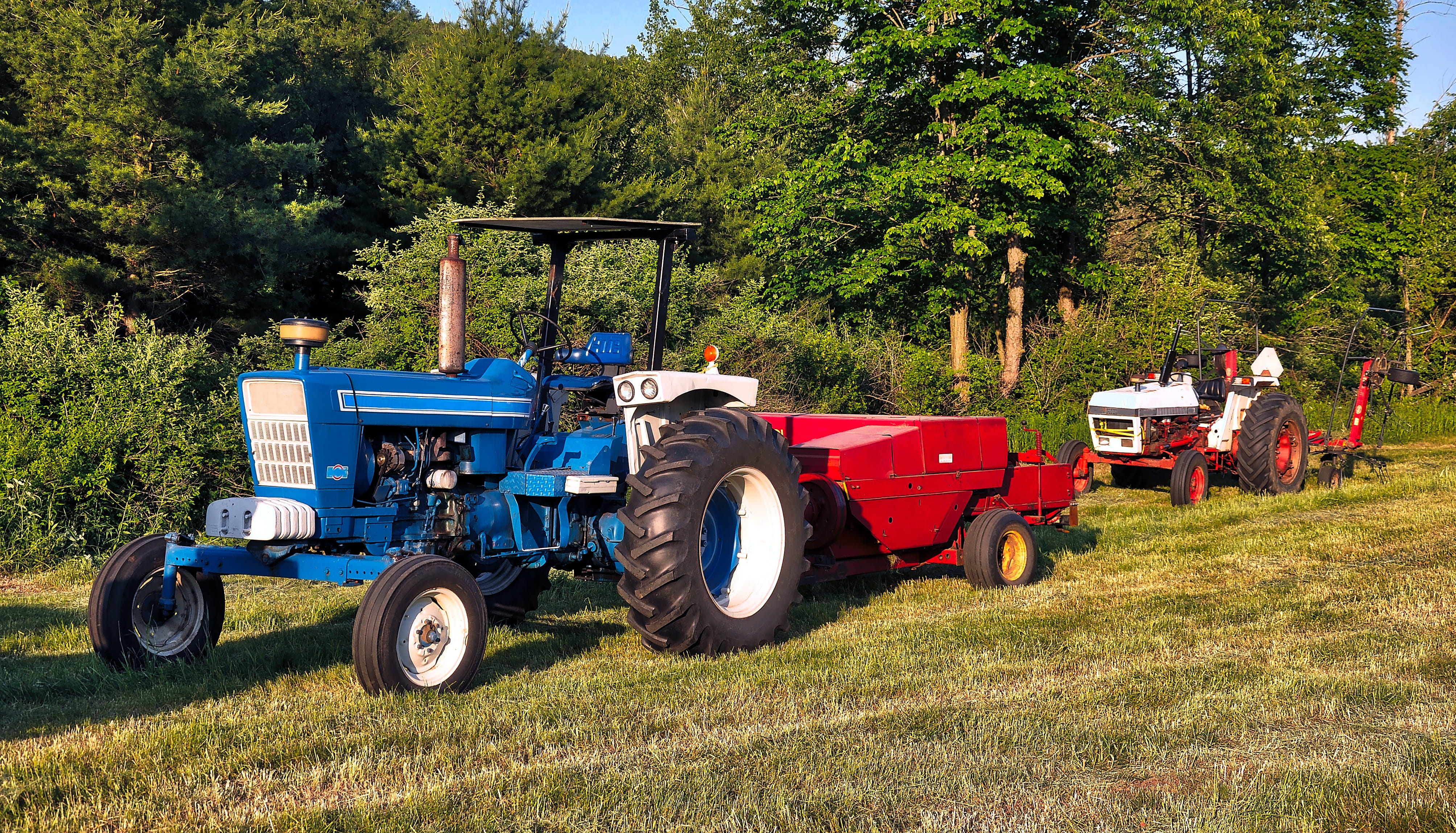 nature, green, wheel, Agriculture, barn, agricultural, transportation, red, harvest, industry, green color, land, machinery, timothy, sunlight, transport, HD Wallpaper