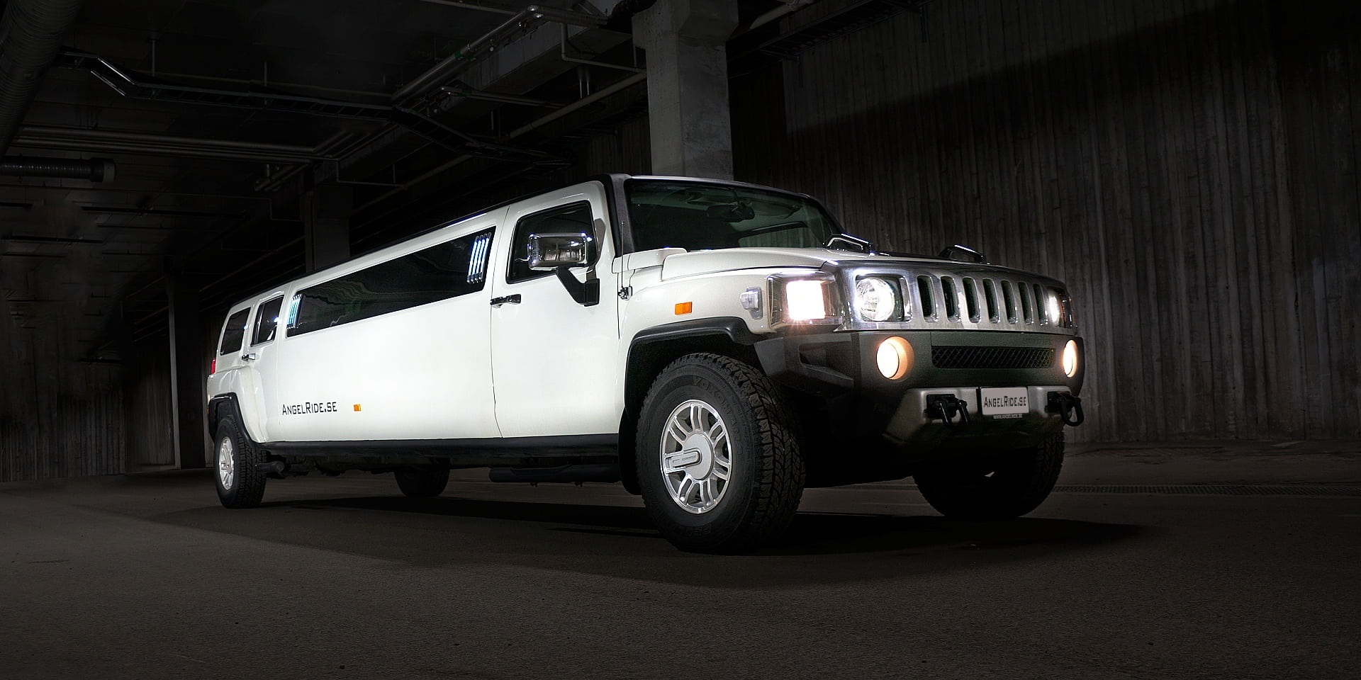 ominous, luxurious, travel, transportation, mode of transportation, stretch, limousine, clean, sign, night, new, sports Utility Vehicle, architecture, dark, HD Wallpaper