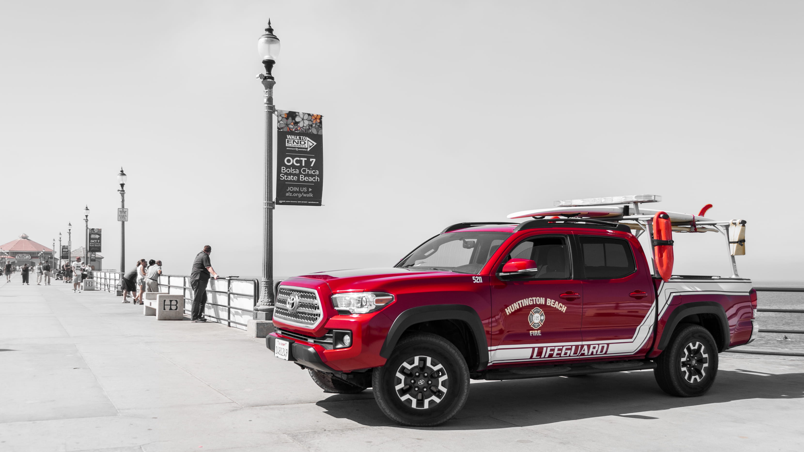 clear sky, car, etats-unis, street, california, suv, red, truck, transportation, city, spoke, nature, parked, road, human, jeep, 2K, pickup truck, californie, HD Wallpaper