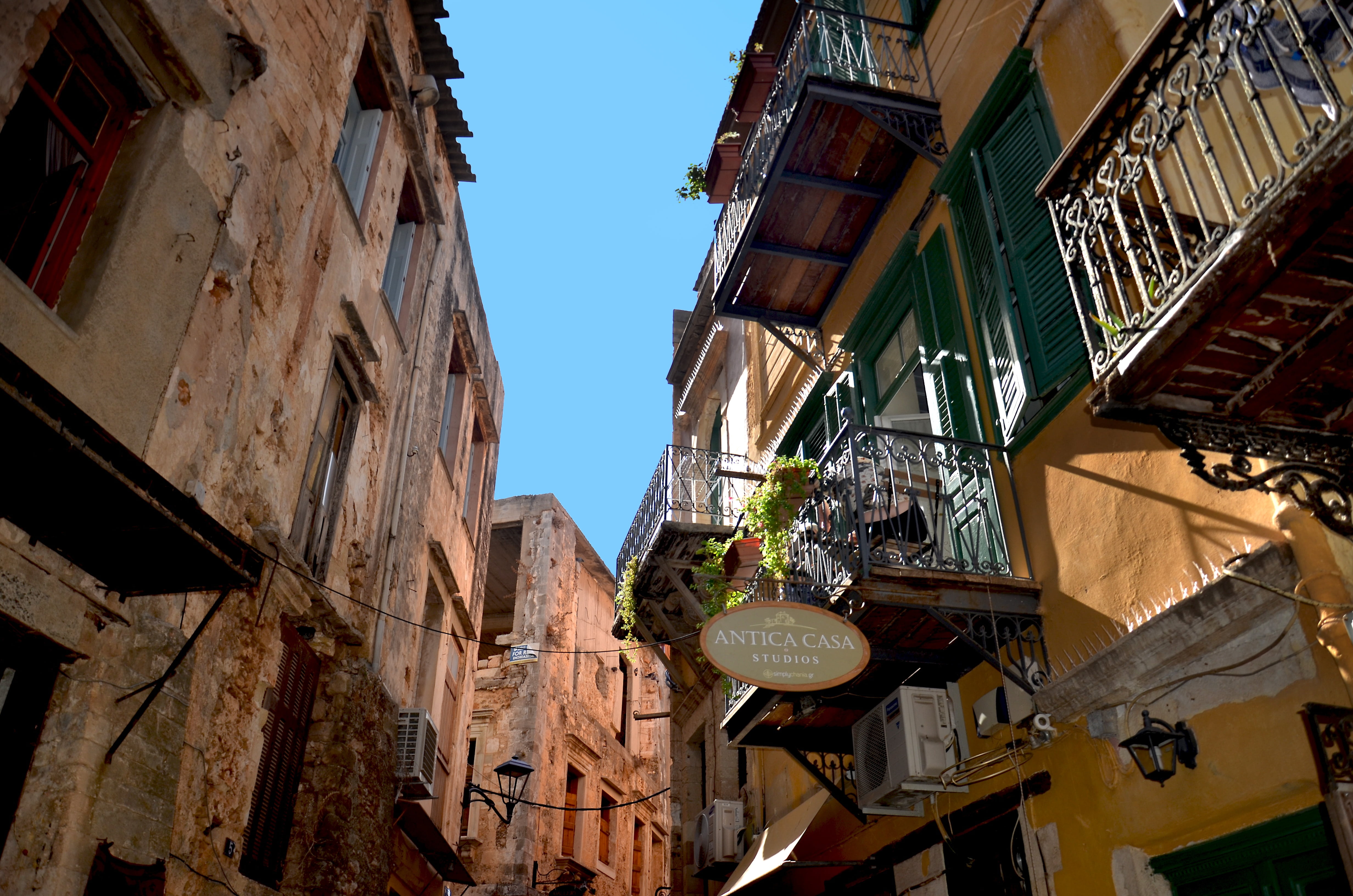 crete, sunlight, sky, no people, residential district, 4K, window, wall - building feature, hanging, architecture, greece, day, balcony, chania, nature, HD Wallpaper