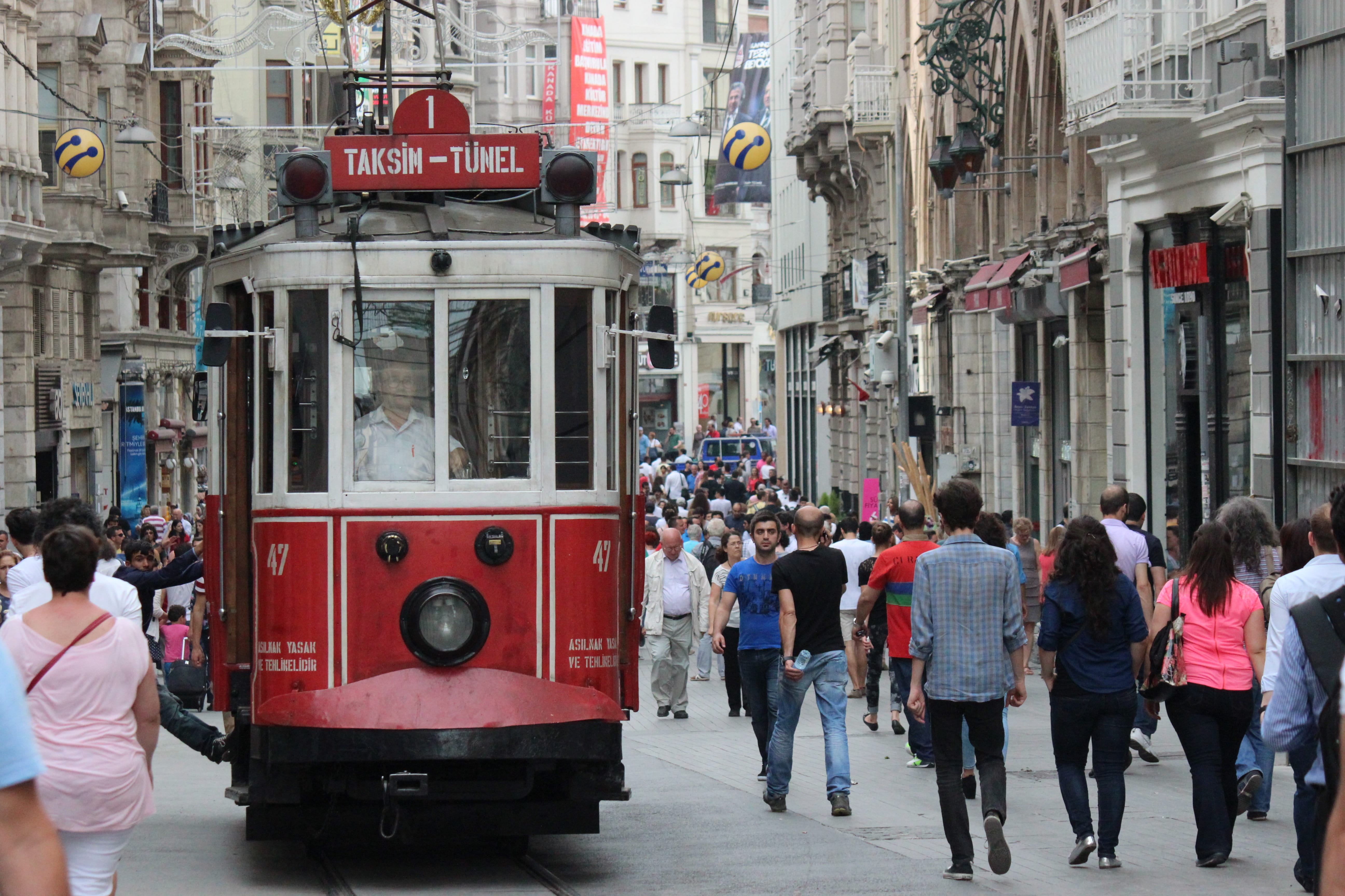 text, Tram, men, Turkey, building exterior, urban Scene, day, Istanbul, adult, bus, women, outdoors, group of people, real people, istiklal, walk, europe, HD Wallpaper