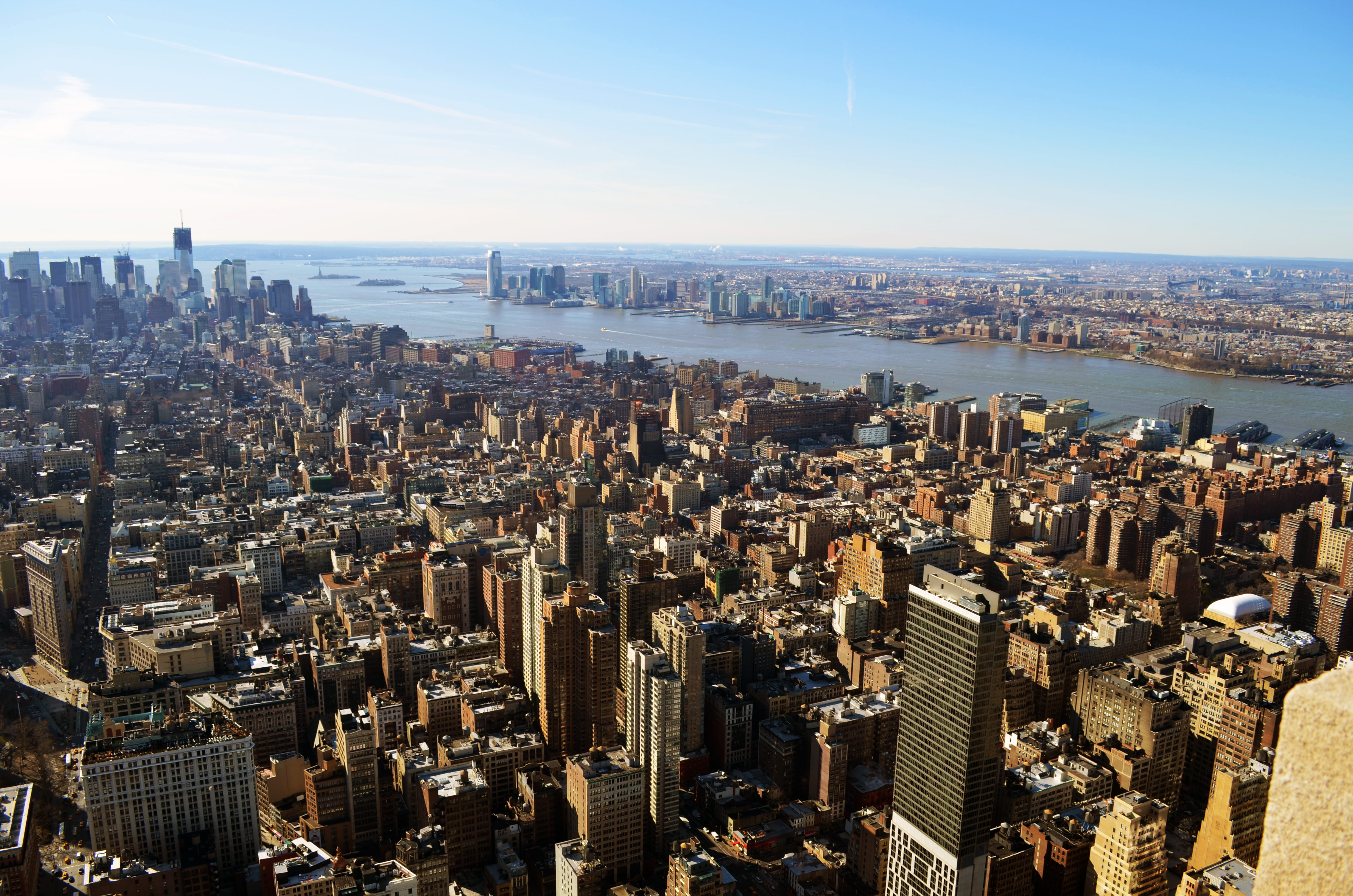 crowd, 4K, outdoors, ciudad, tall - high, building, nuevayork, water, nature, architecture, river, city, new york city, crowded, financial district, modern, HD Wallpaper